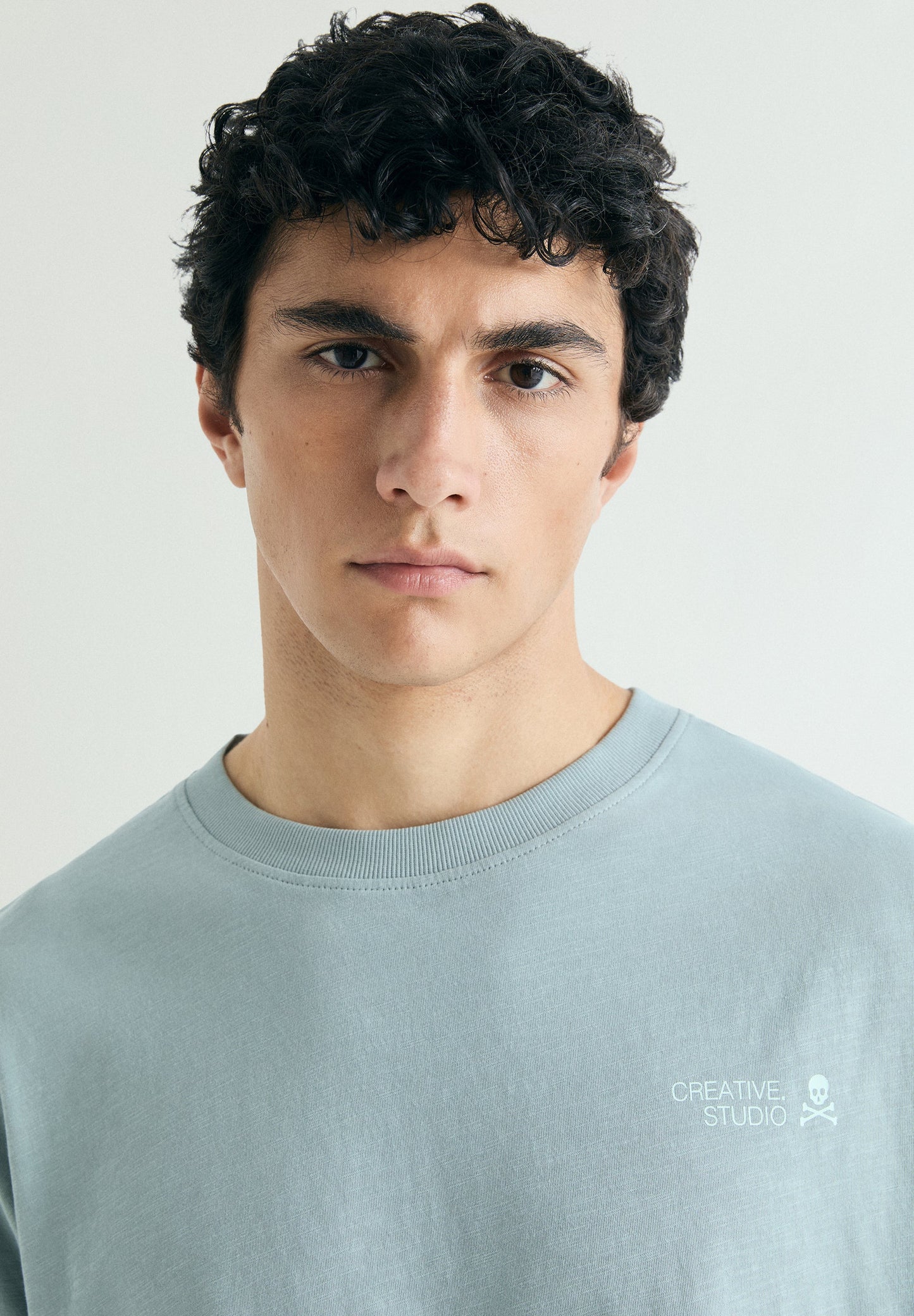 T-SHIRT COM PADRÃO RELAXED FIT