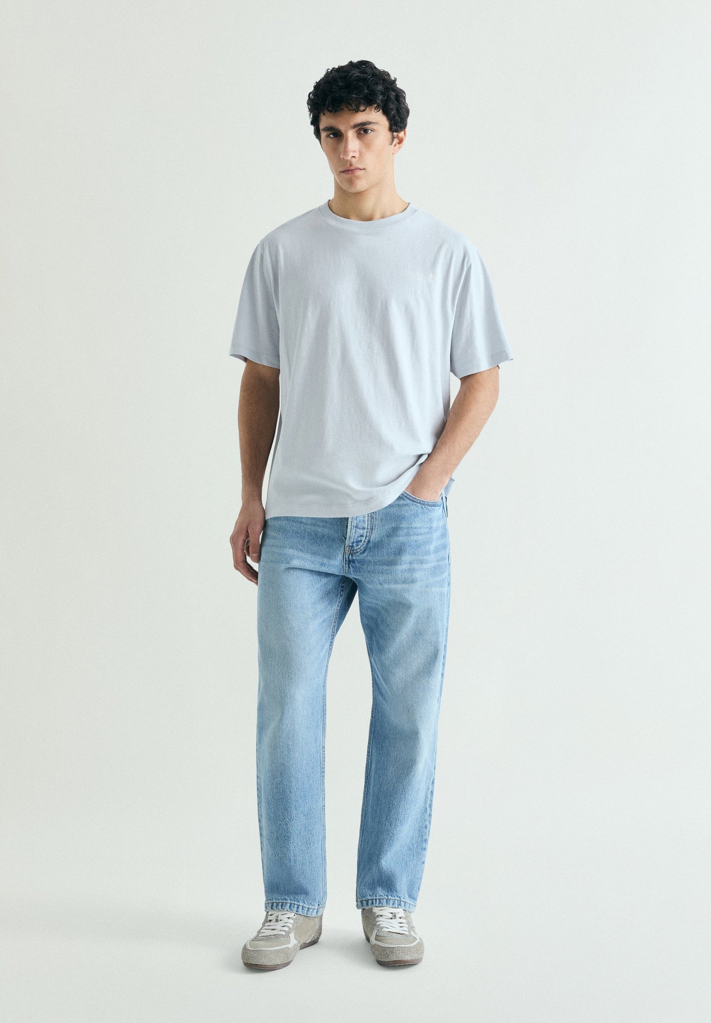 T-SHIRT COM PADRÃO RELAXED FIT