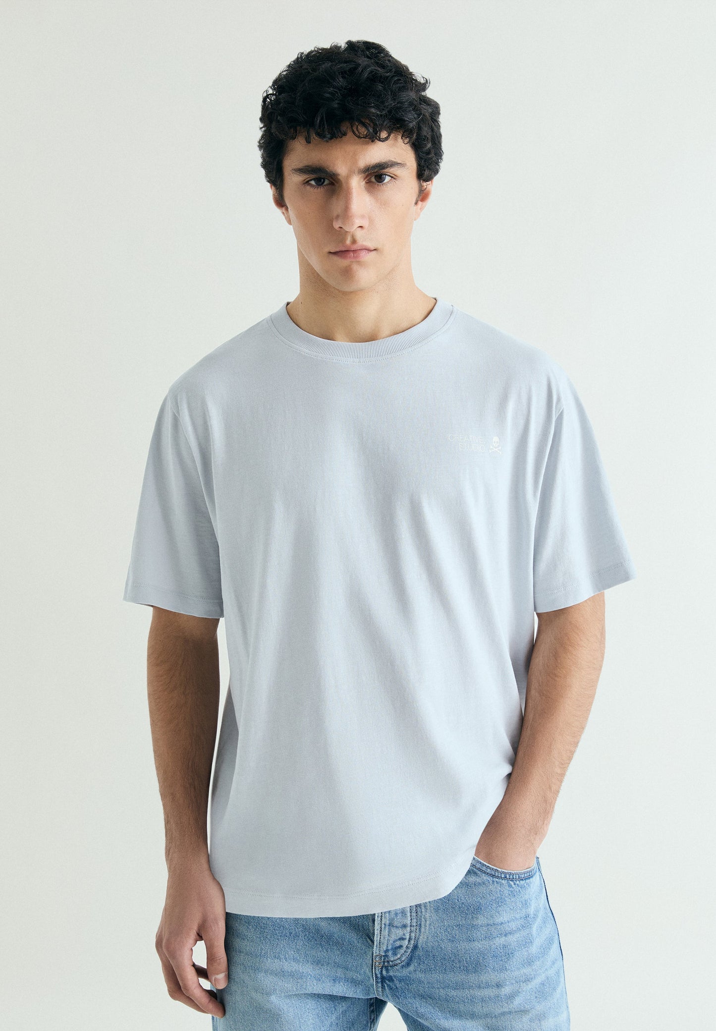 T-SHIRT COM PADRÃO RELAXED FIT