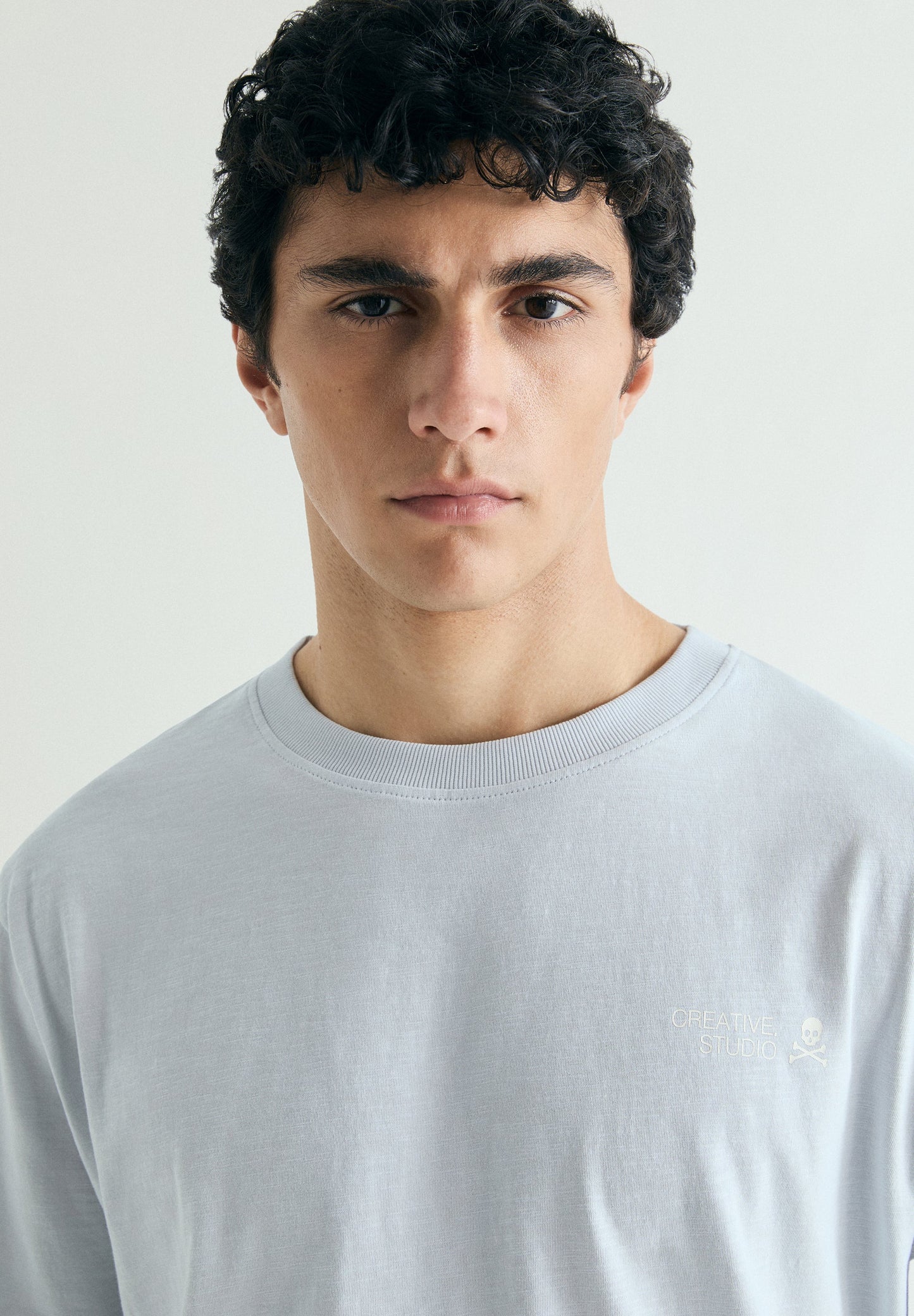 T-SHIRT COM PADRÃO RELAXED FIT
