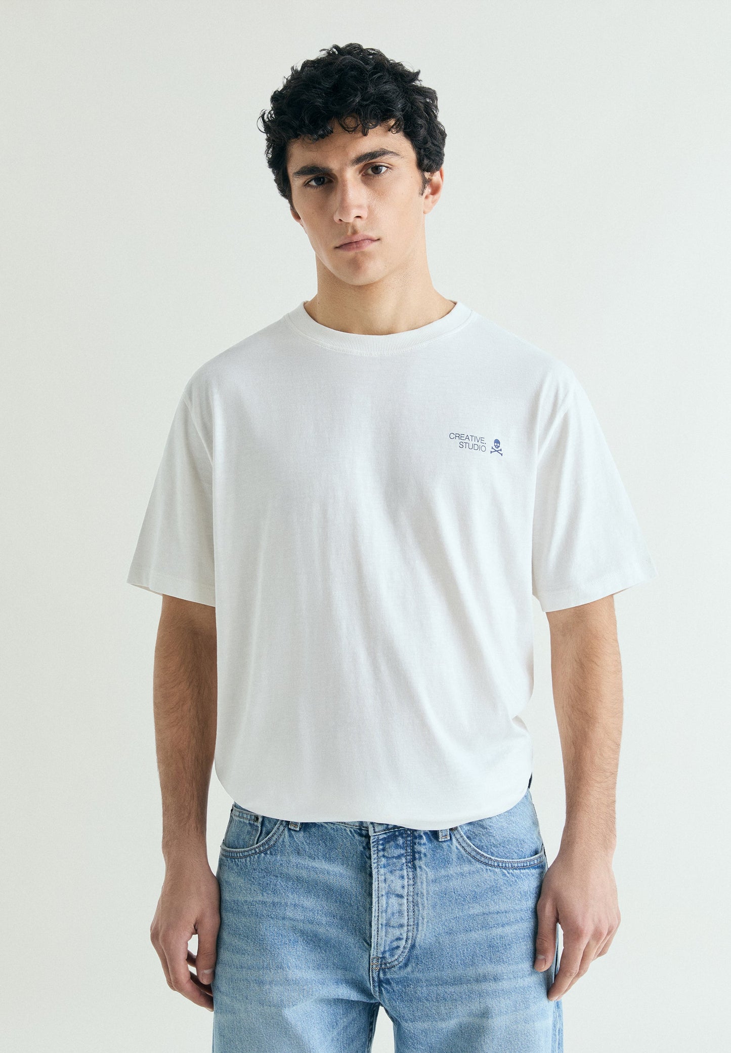 T-SHIRT COM PADRÃO RELAXED FIT