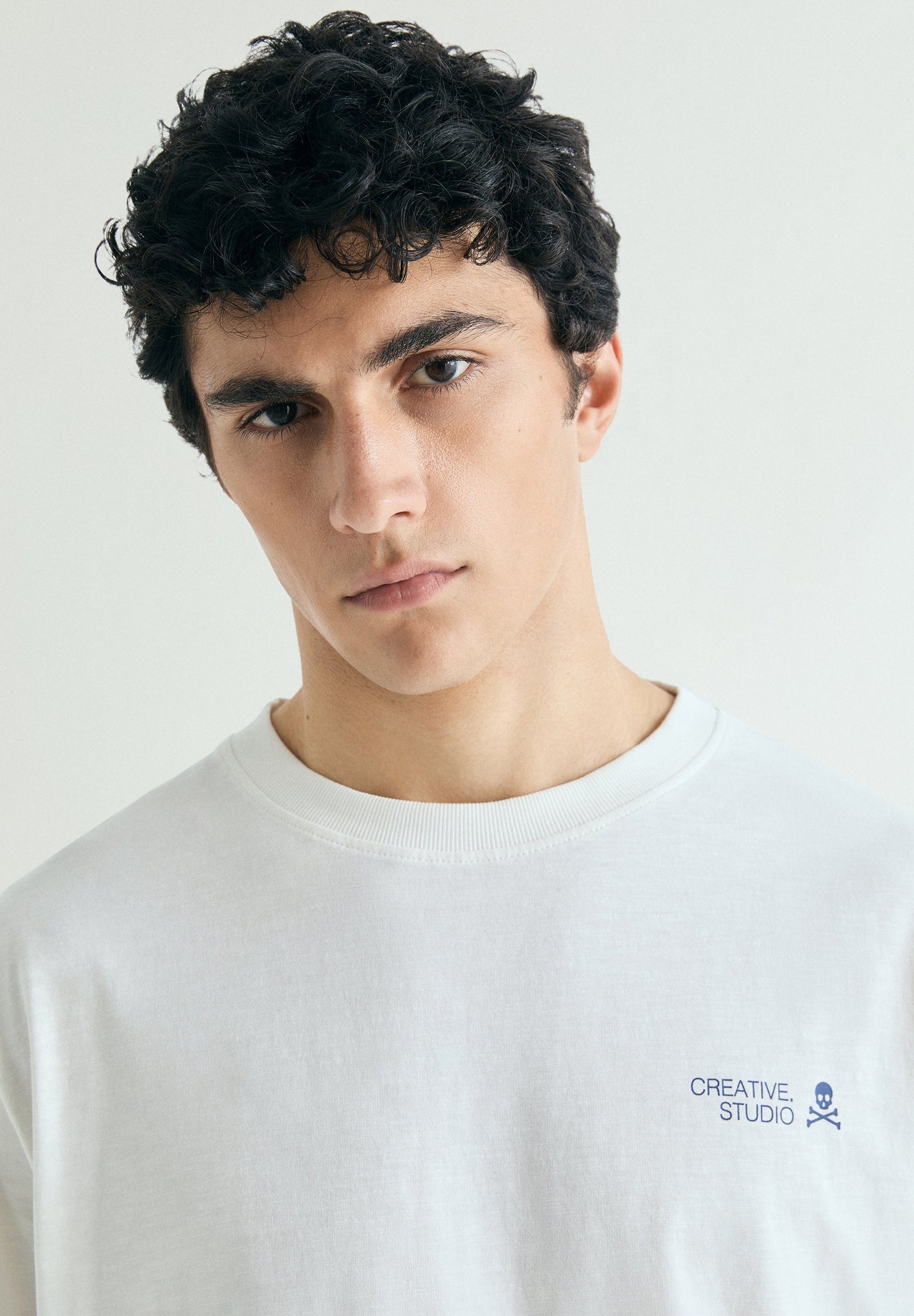 T-SHIRT COM PADRÃO RELAXED FIT