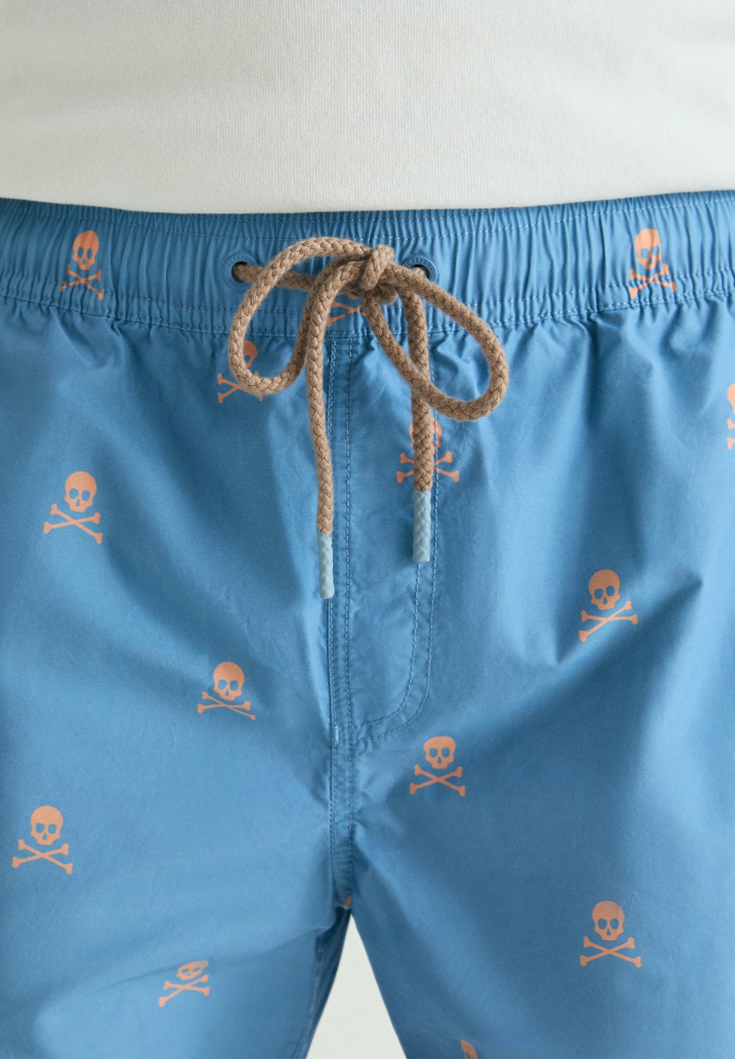 CALÇÕES DE BANHO COM SKULLS EM CONTRASTE