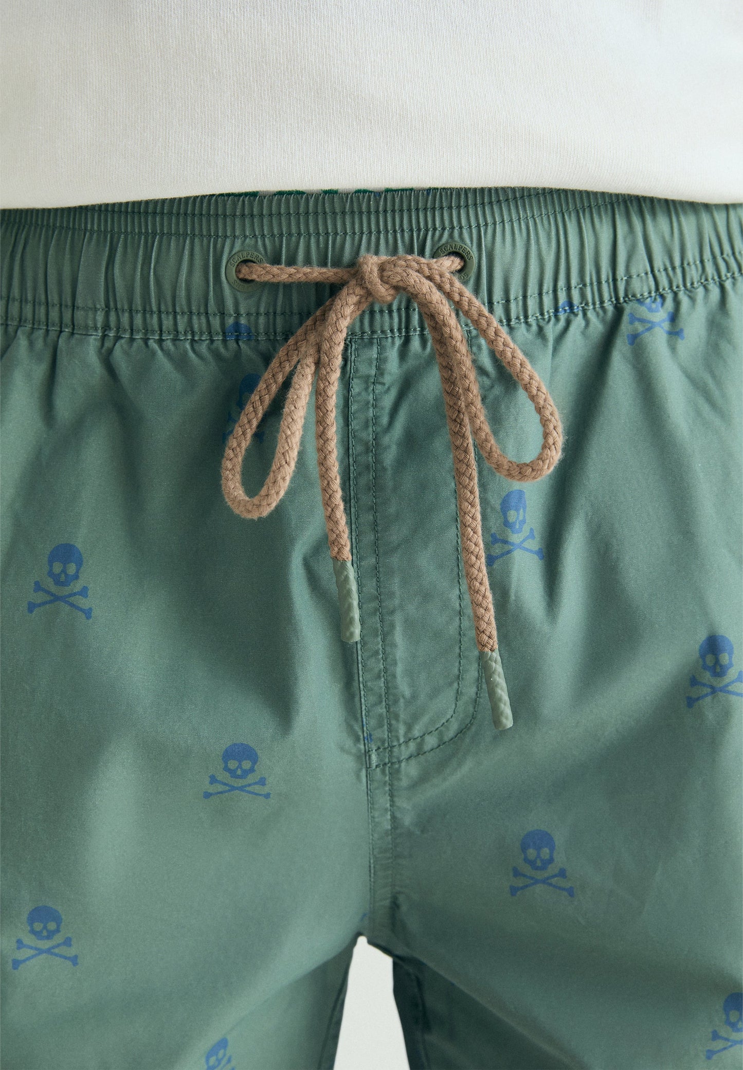 CALÇÕES DE BANHO COM SKULLS EM CONTRASTE