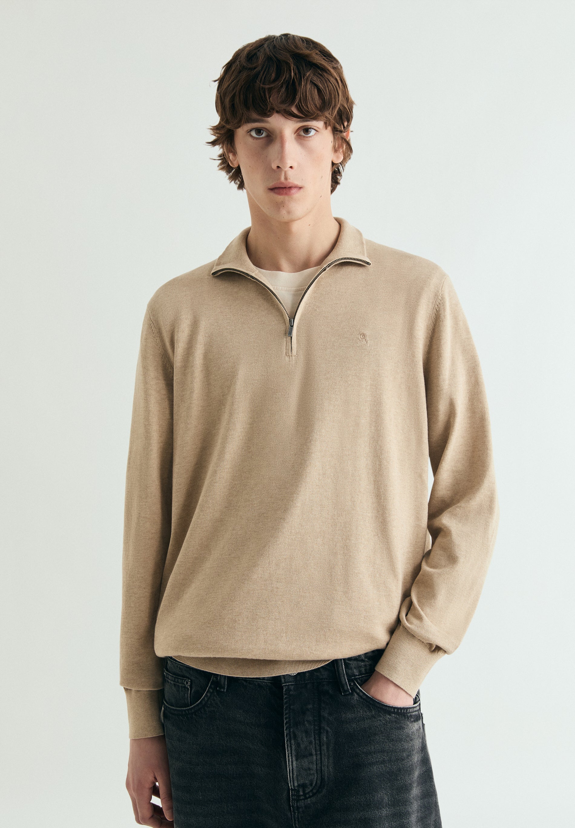 CAMISOLA DE MALHA E GOLA ALTA