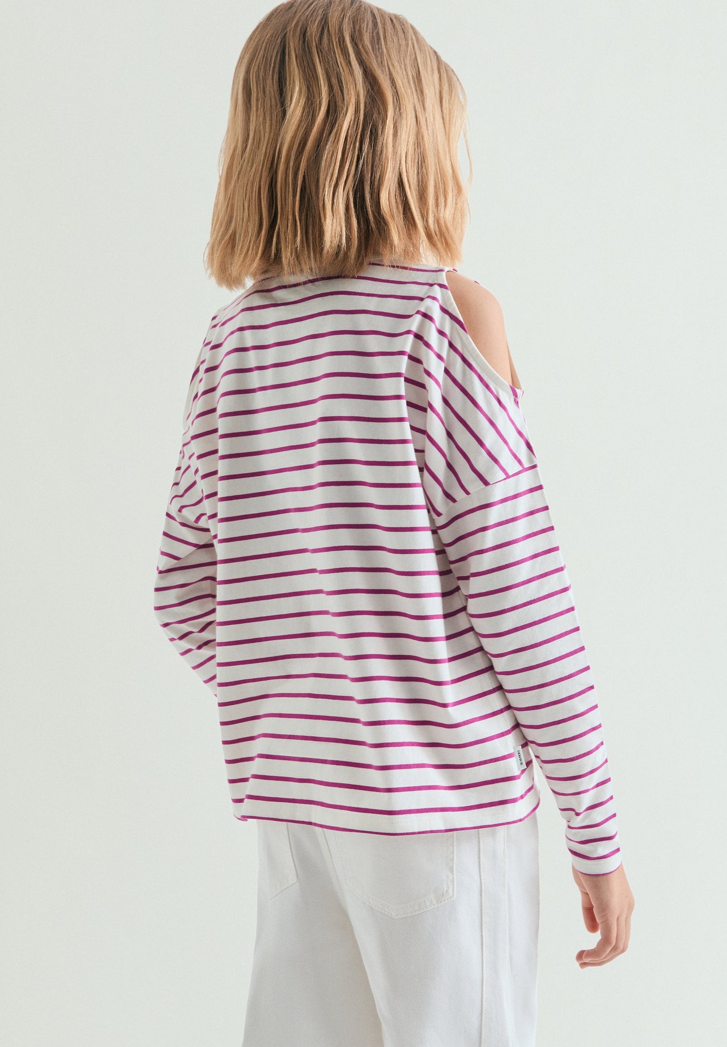 T-SHIRT ÀS RISCAS COM ABERTURA