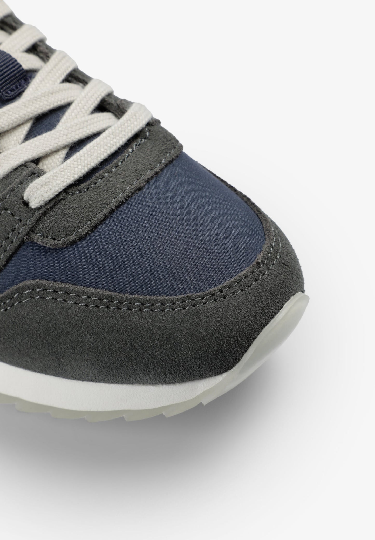 SAPATILHAS COM SOLA EM CONTRASTE