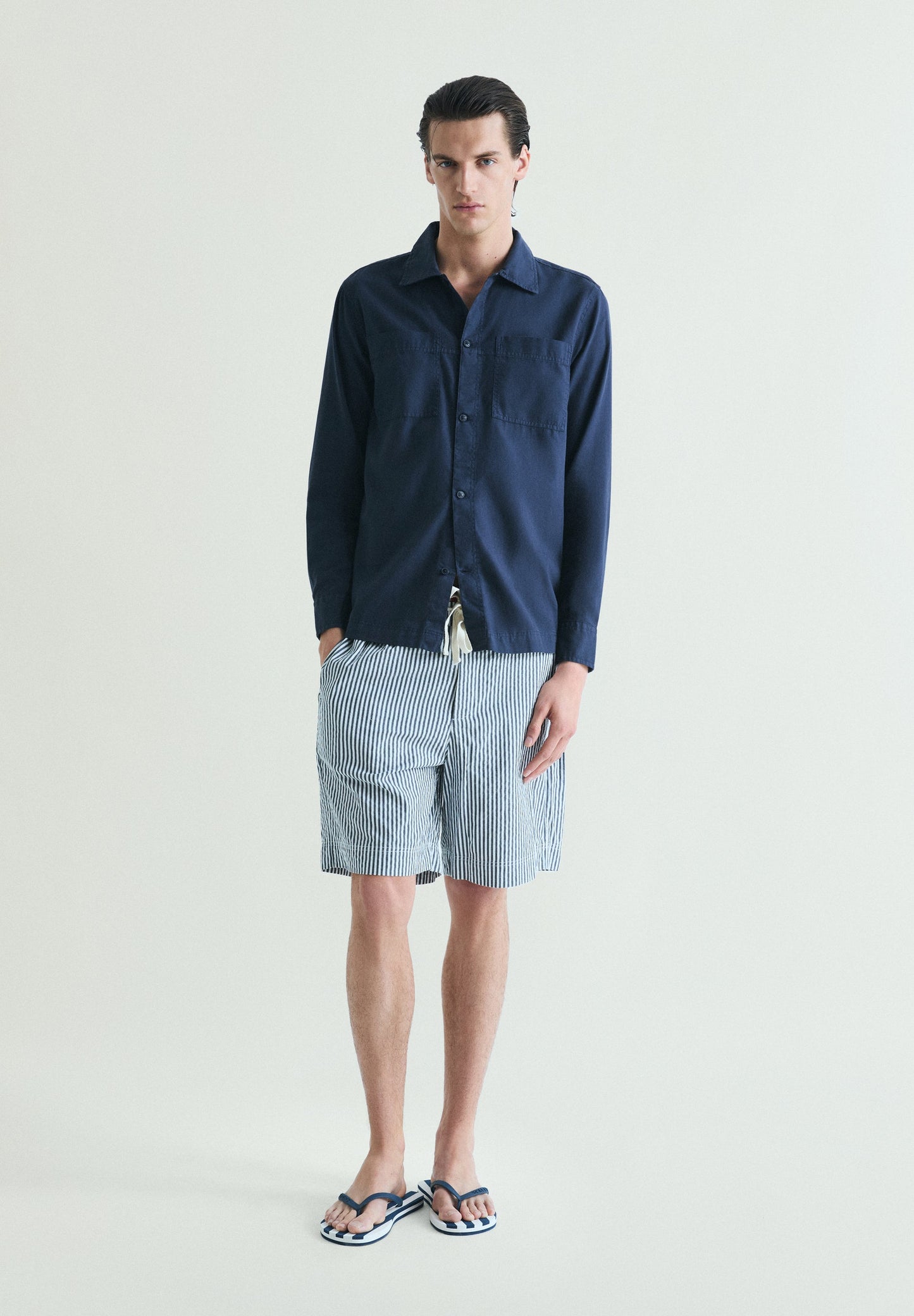 CAMISA REGULAR FIT COM BOLSOS