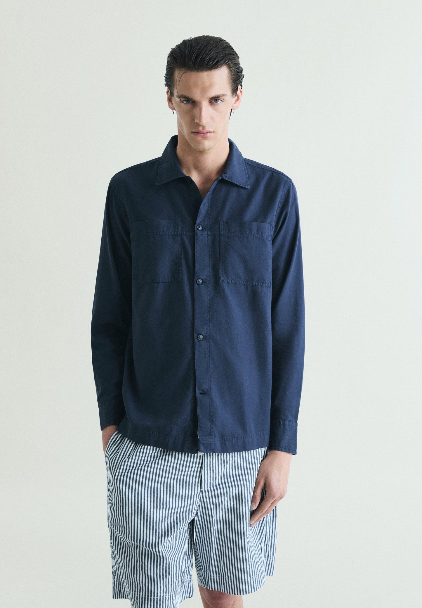 CAMISA REGULAR FIT COM BOLSOS