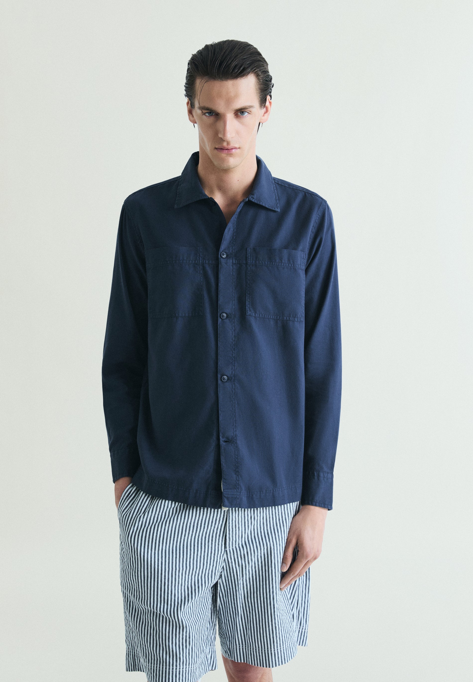 CAMISA REGULAR FIT COM BOLSOS