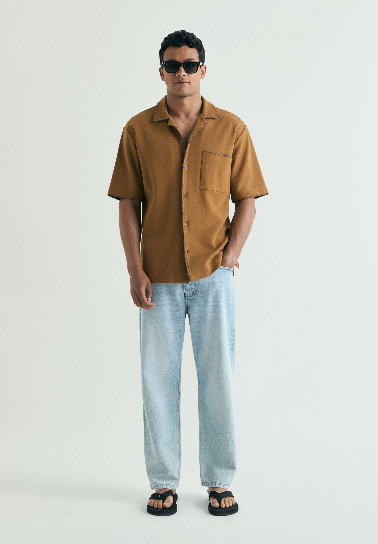 CAMISA DE MANGA CURTA COSTURAS