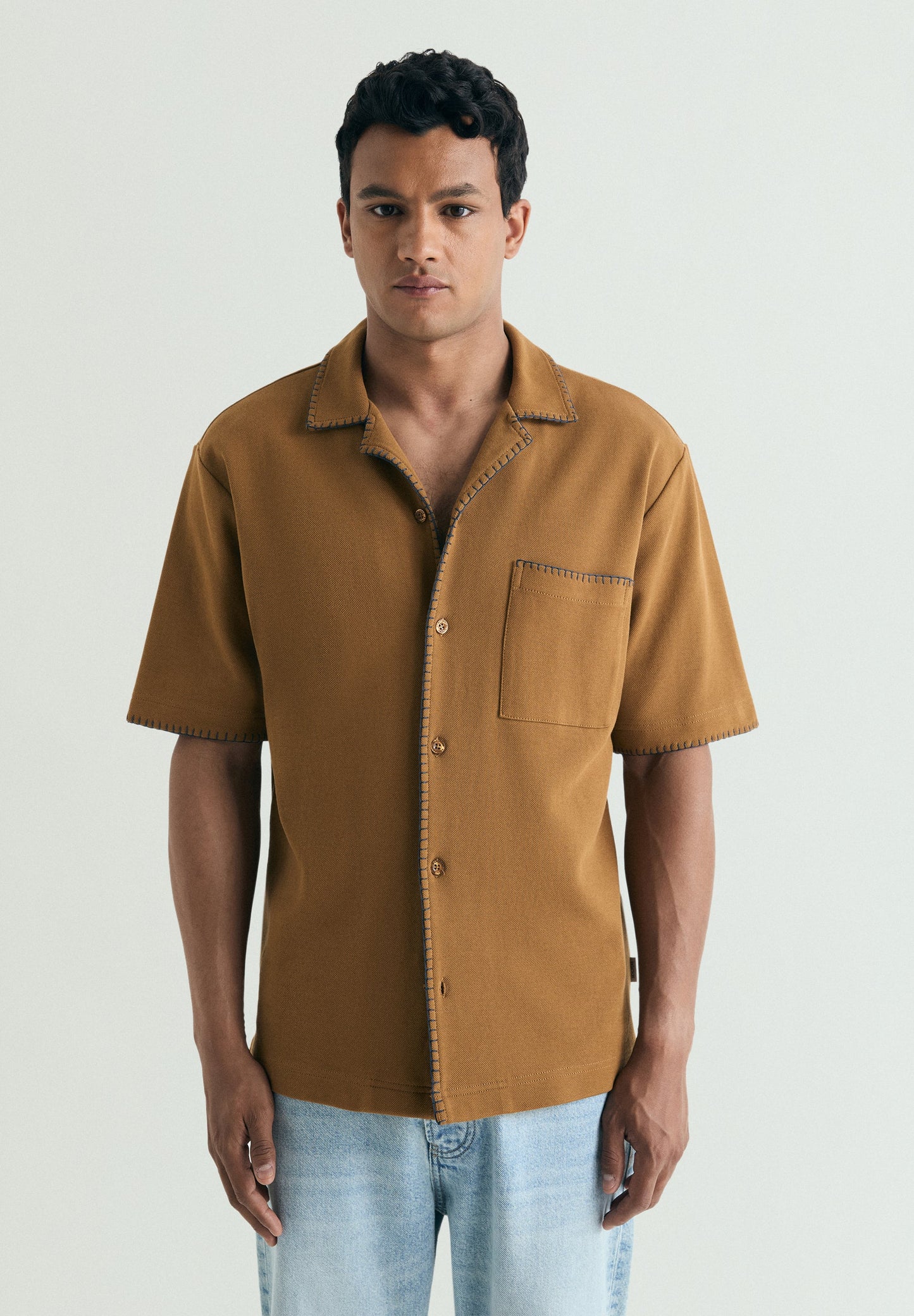CAMISA DE MANGA CURTA COSTURAS