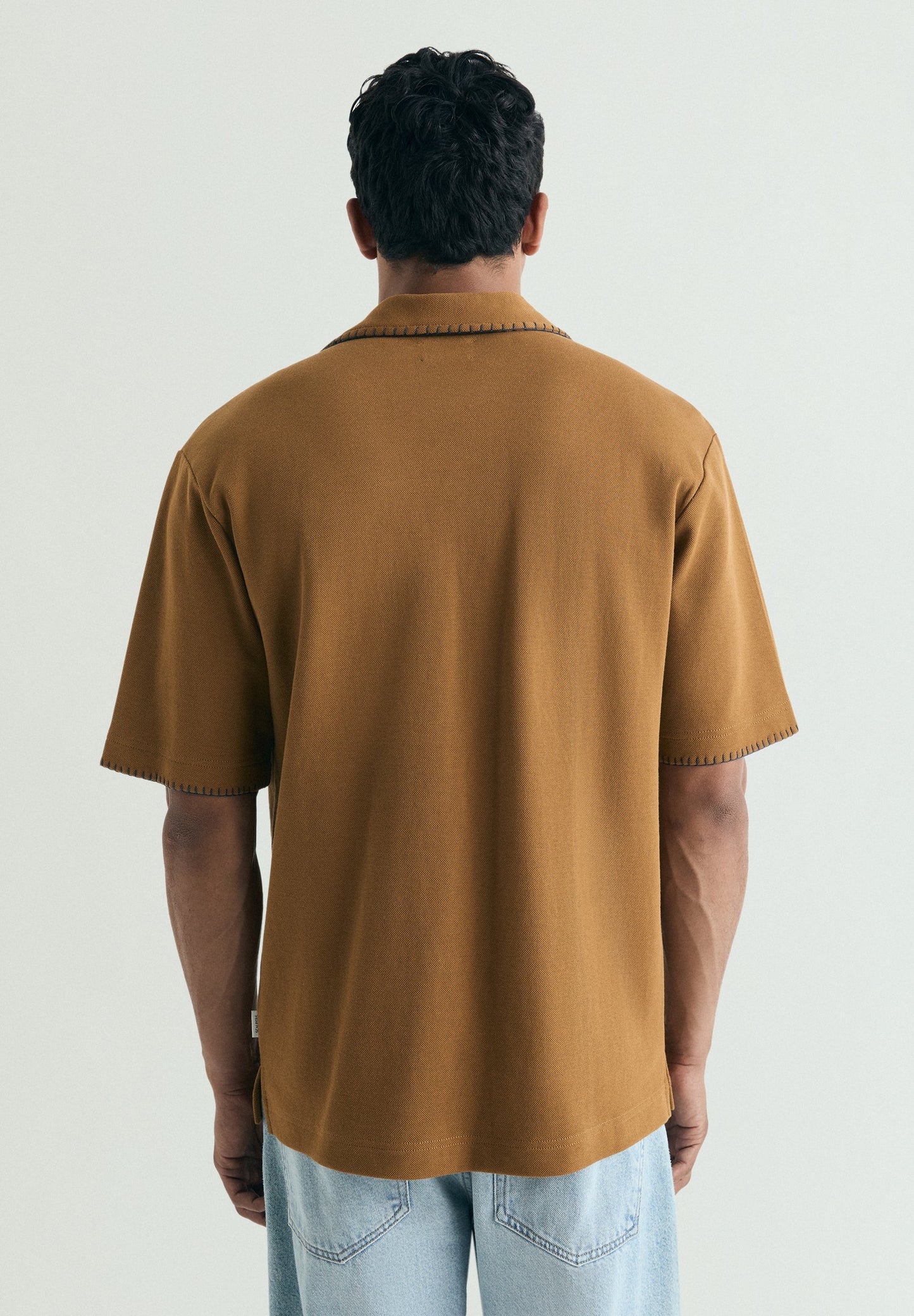 CAMISA DE MANGA CURTA COSTURAS