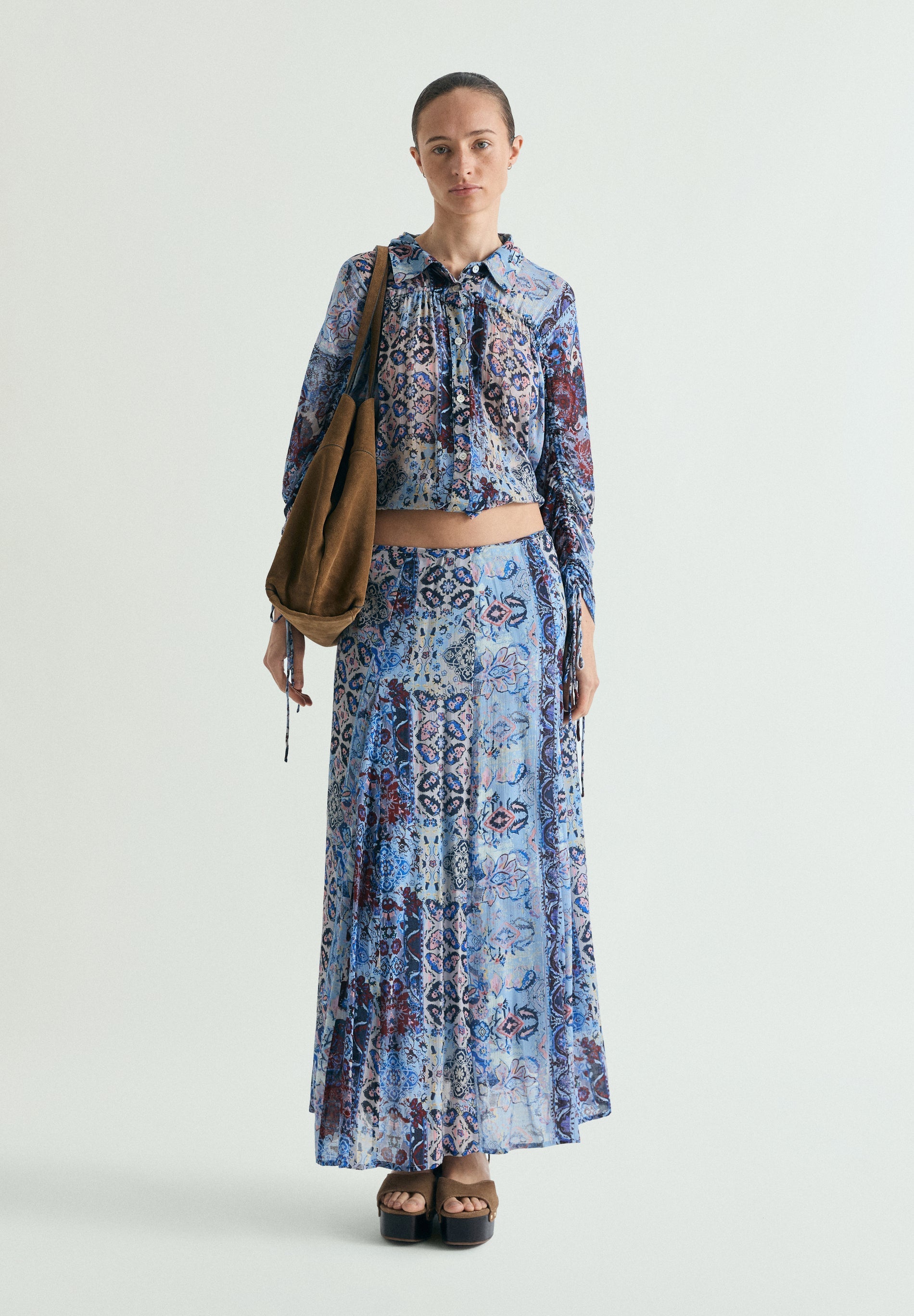 BLUSA FLUIDA COM PADRÃO