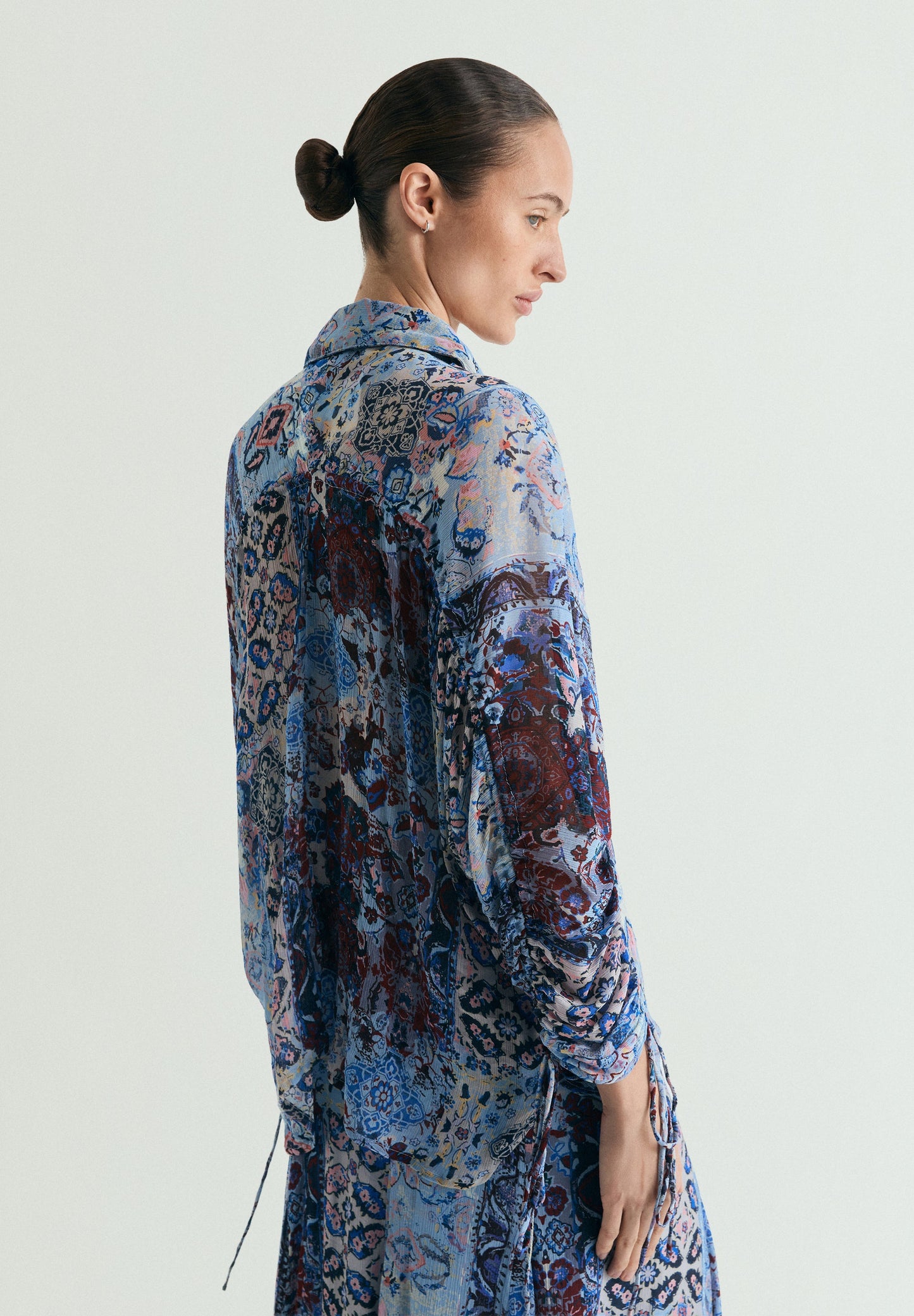 BLUSA FLUIDA COM PADRÃO