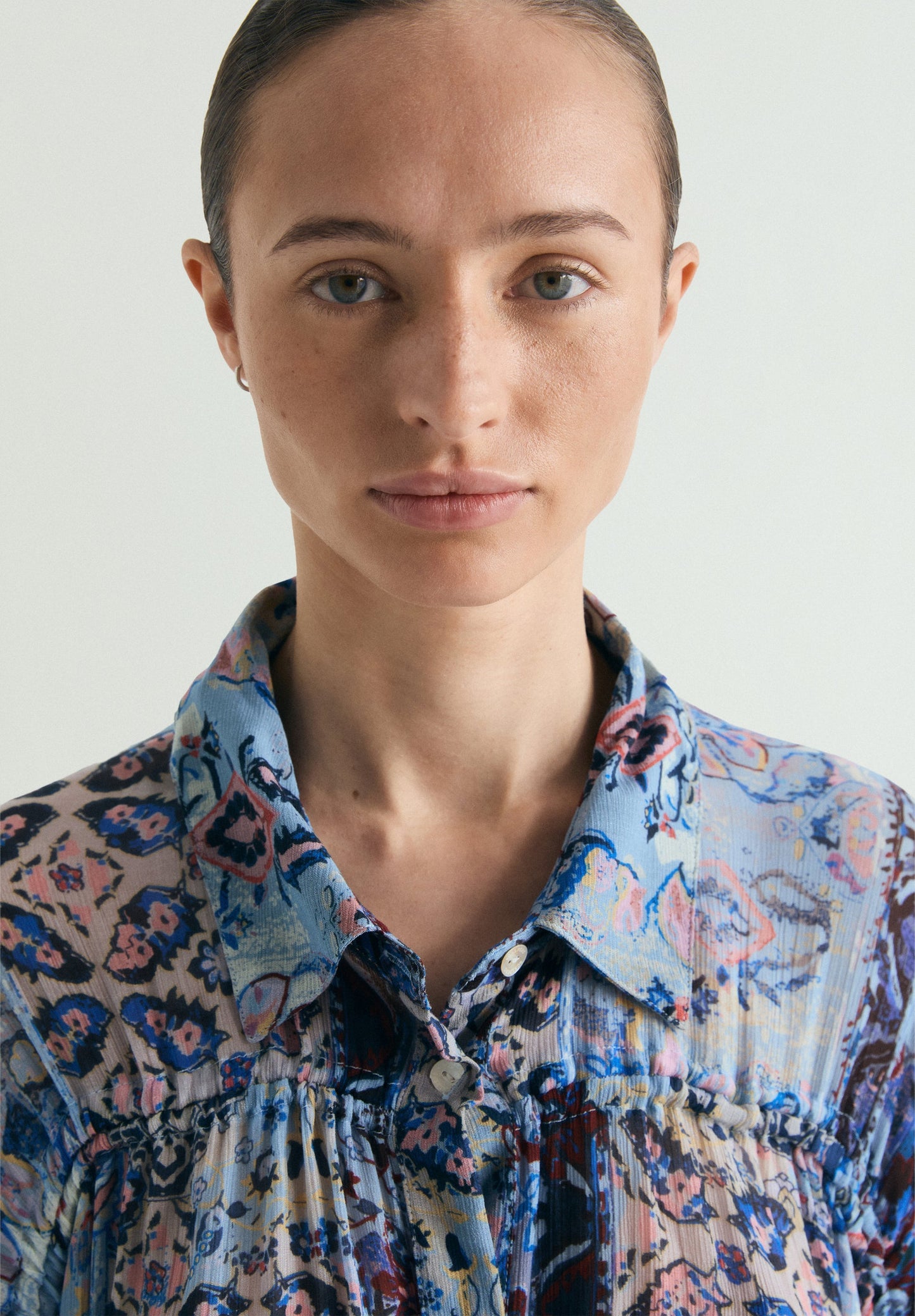 BLUSA FLUIDA COM PADRÃO