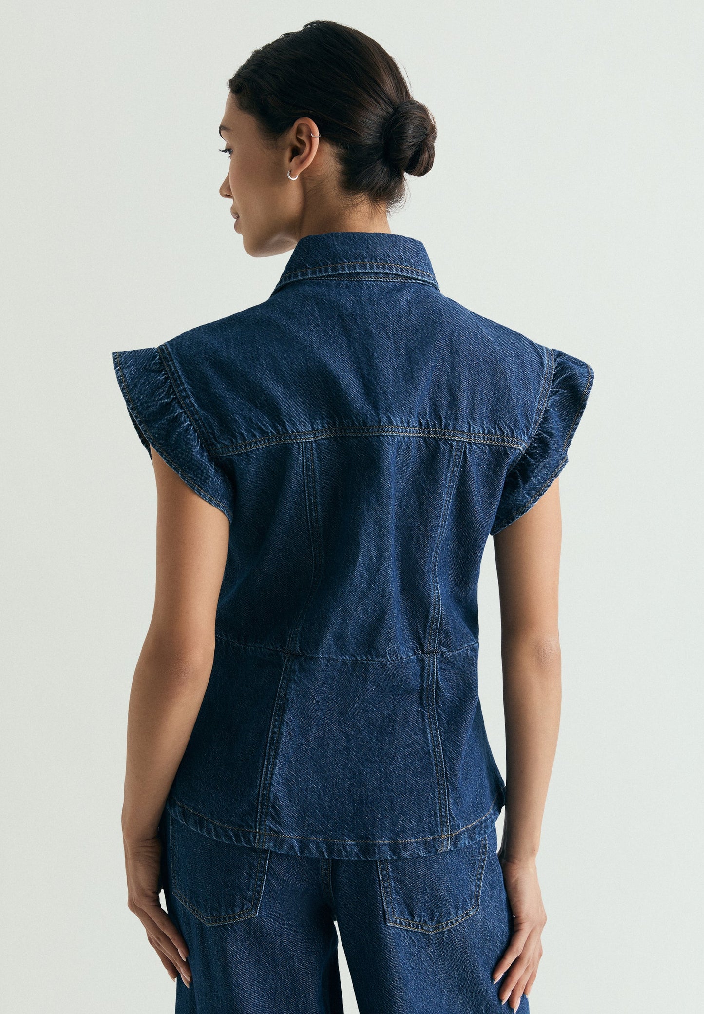CAMISA DENIM COM MANGA COM FOLHO