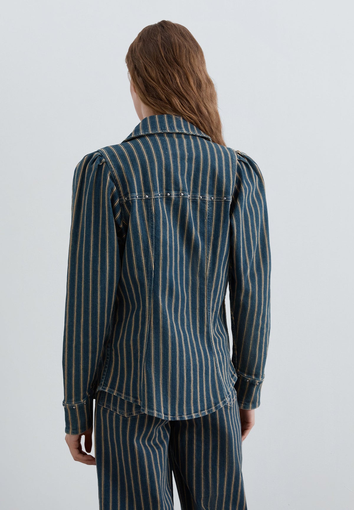CAMISA DENIM ÀS RISCAS