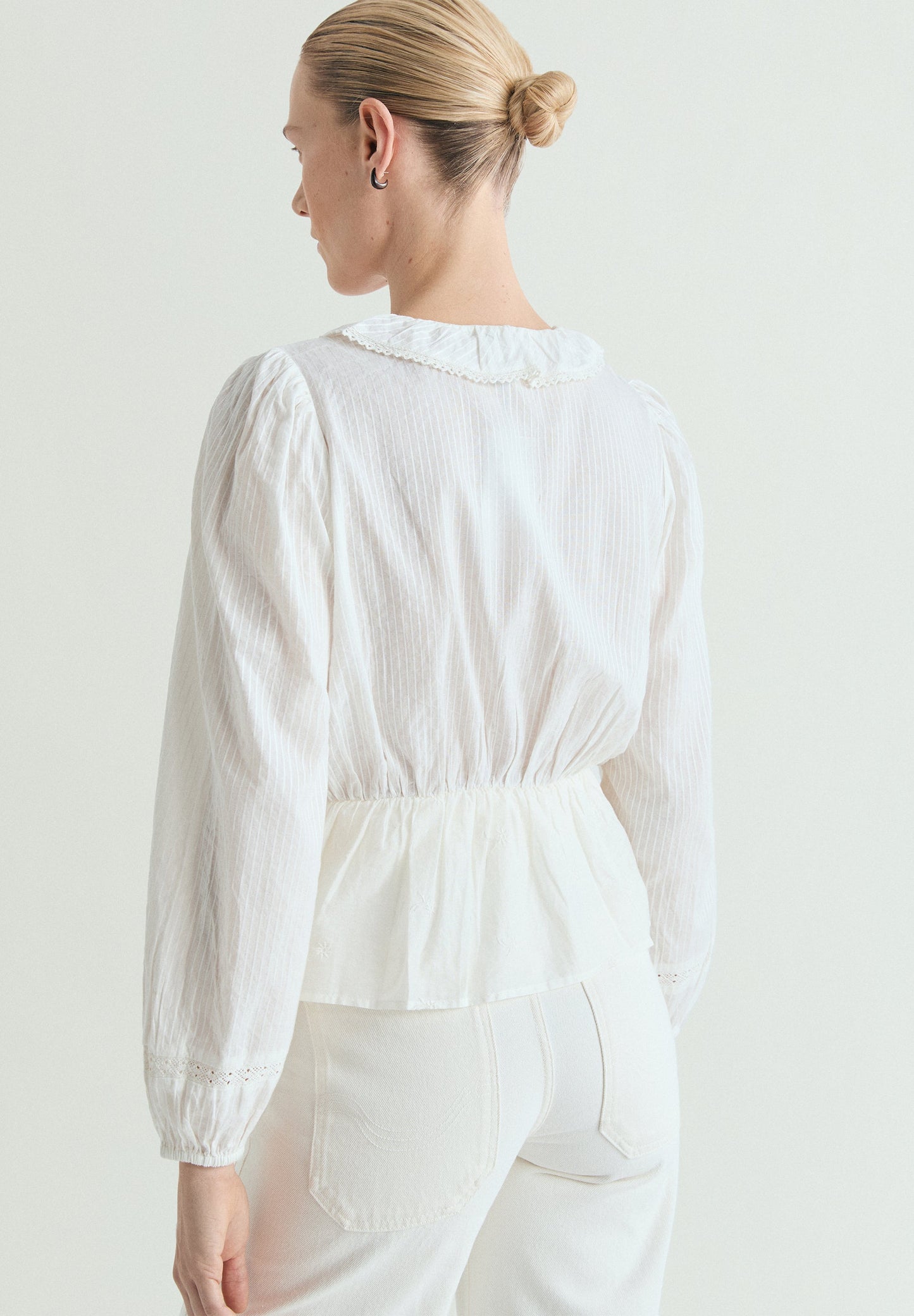 BLUSA FRANZIDA COM FOLHOS