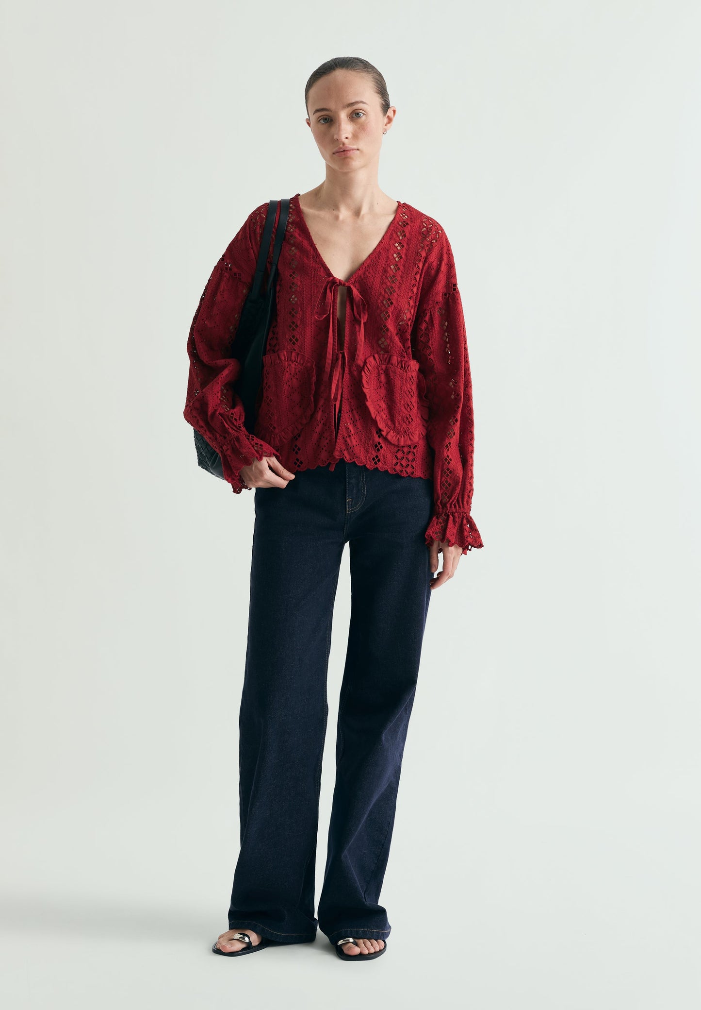 BLUSA PERFURADA COM CORAÇÕES