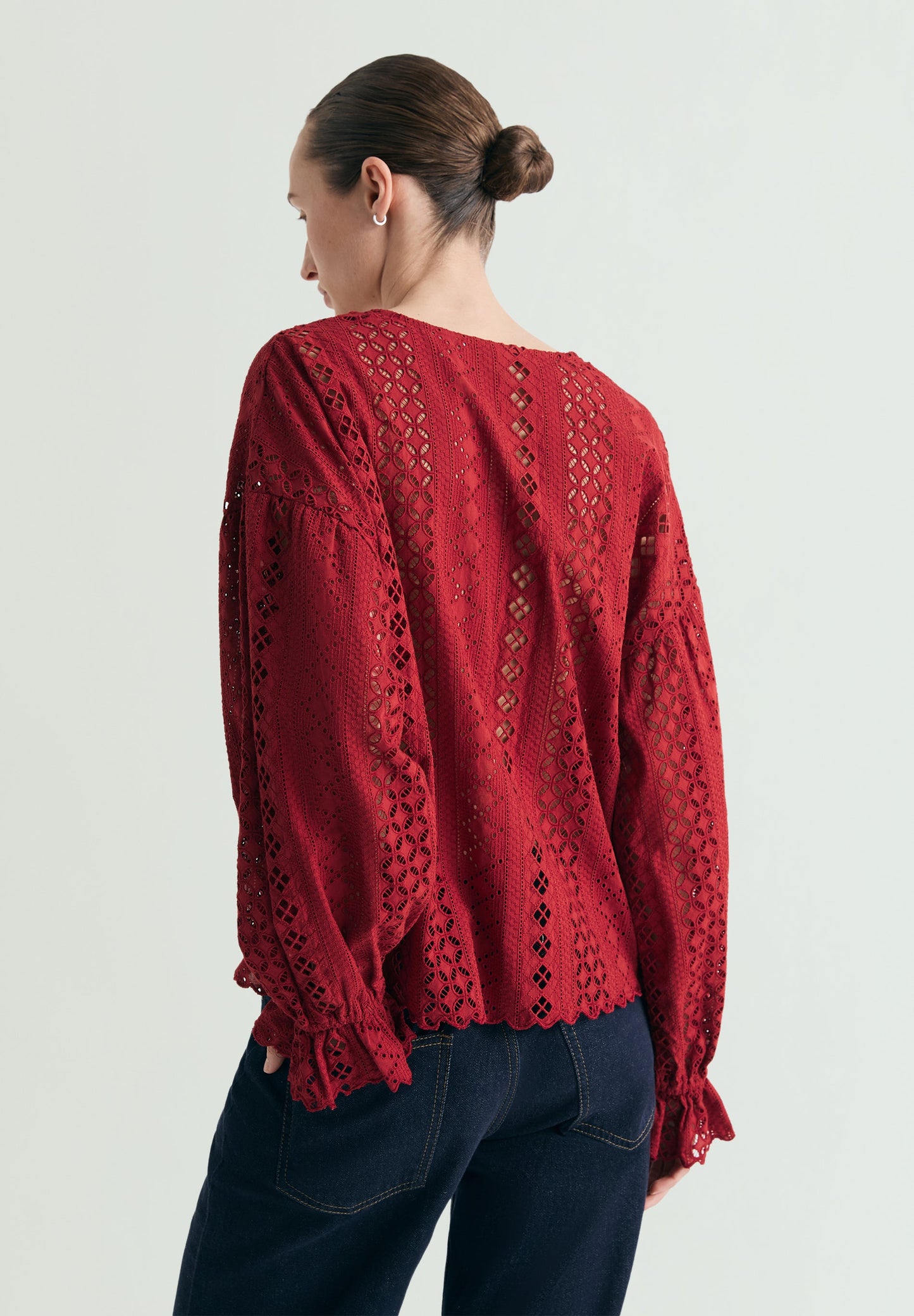 BLUSA PERFURADA COM CORAÇÕES