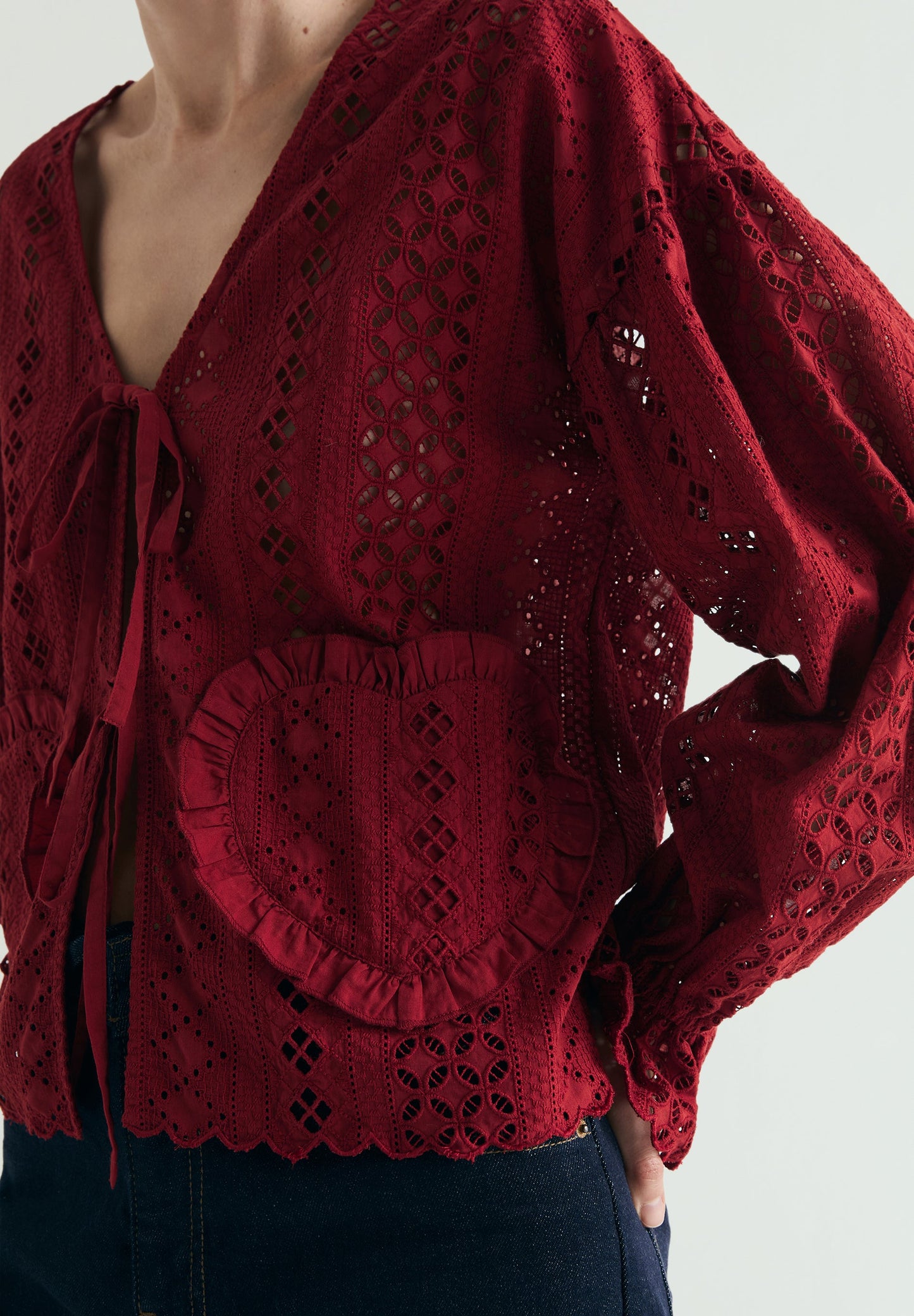 BLUSA PERFURADA COM CORAÇÕES