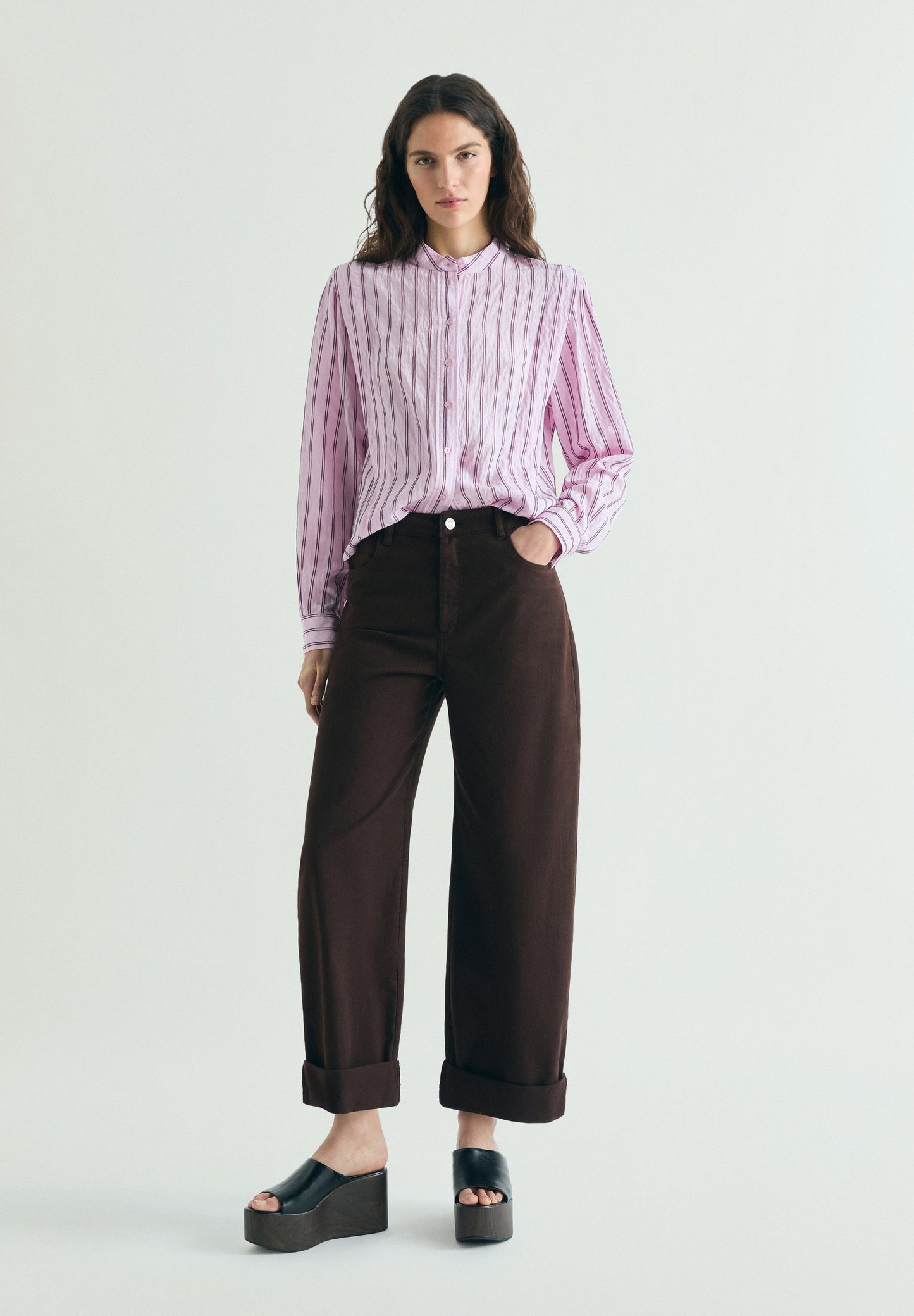 CAMISA ÀS RISCAS COM EFEITO DE OMBREIRAS