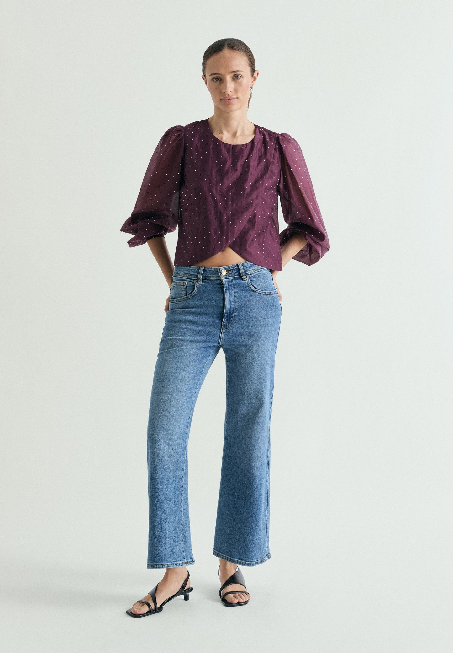 BLUSA ACETINADA COM STRASS