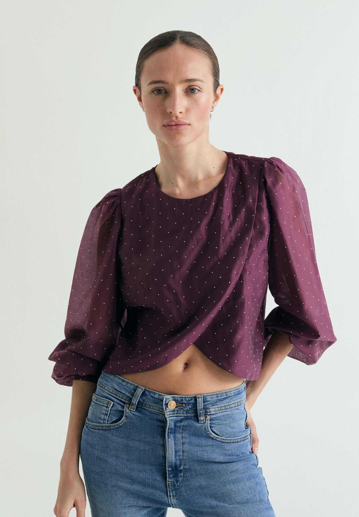 BLUSA ACETINADA COM STRASS