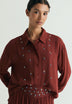 BLUSA DE VISCOSE COM PORMENOR DE APLIQUES