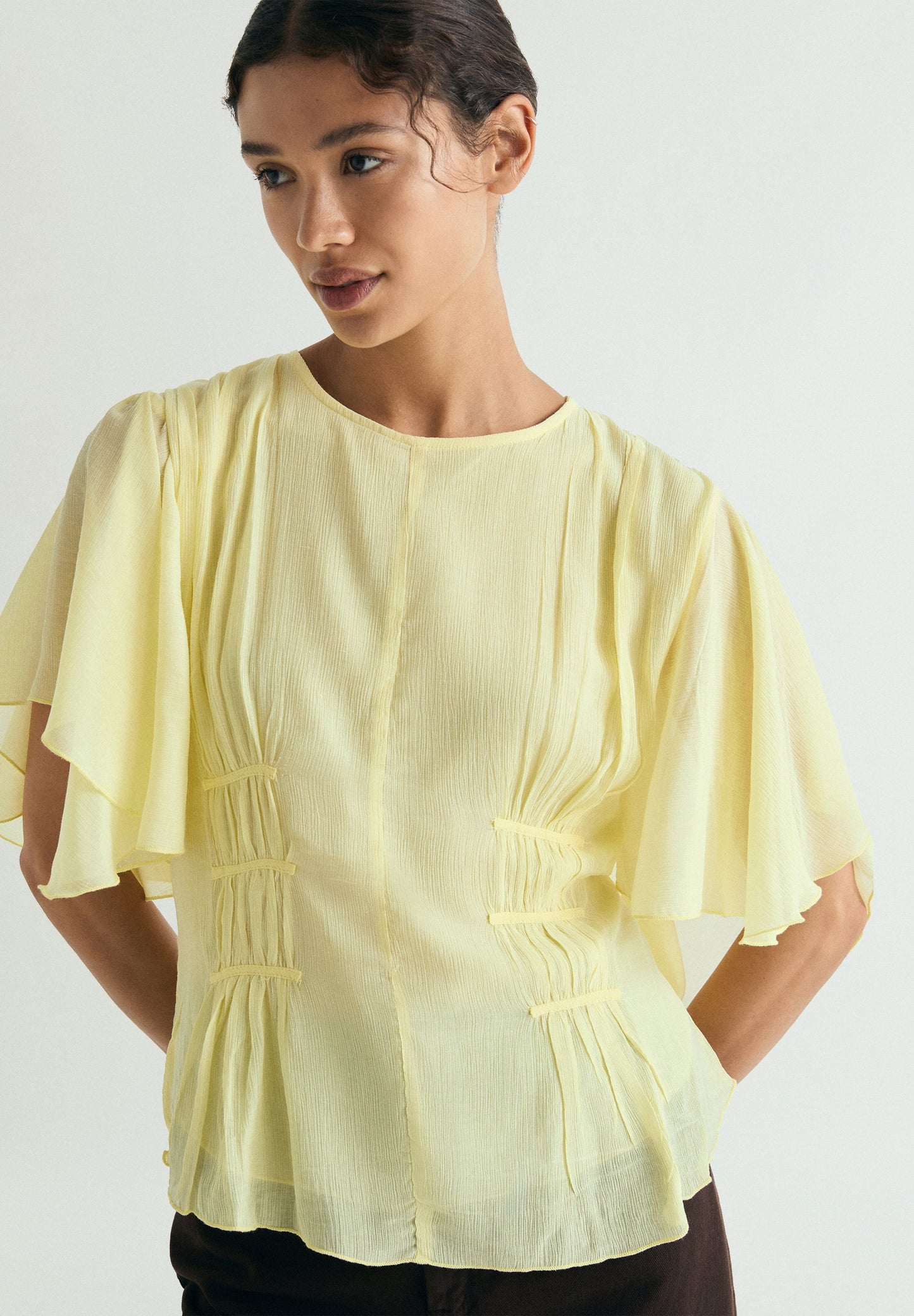 BLUSA FLUIDA COM FRANZIDOS