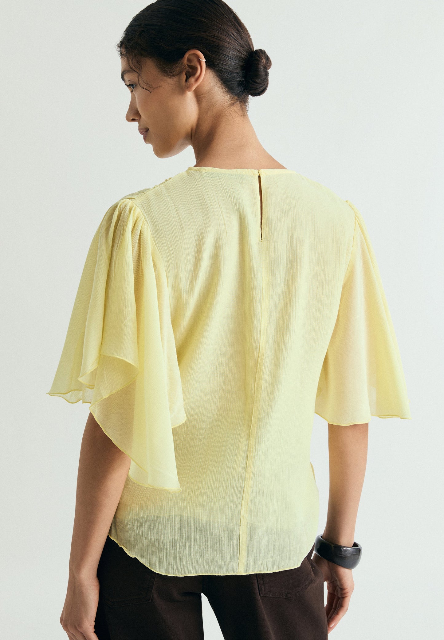 BLUSA FLUIDA COM FRANZIDOS