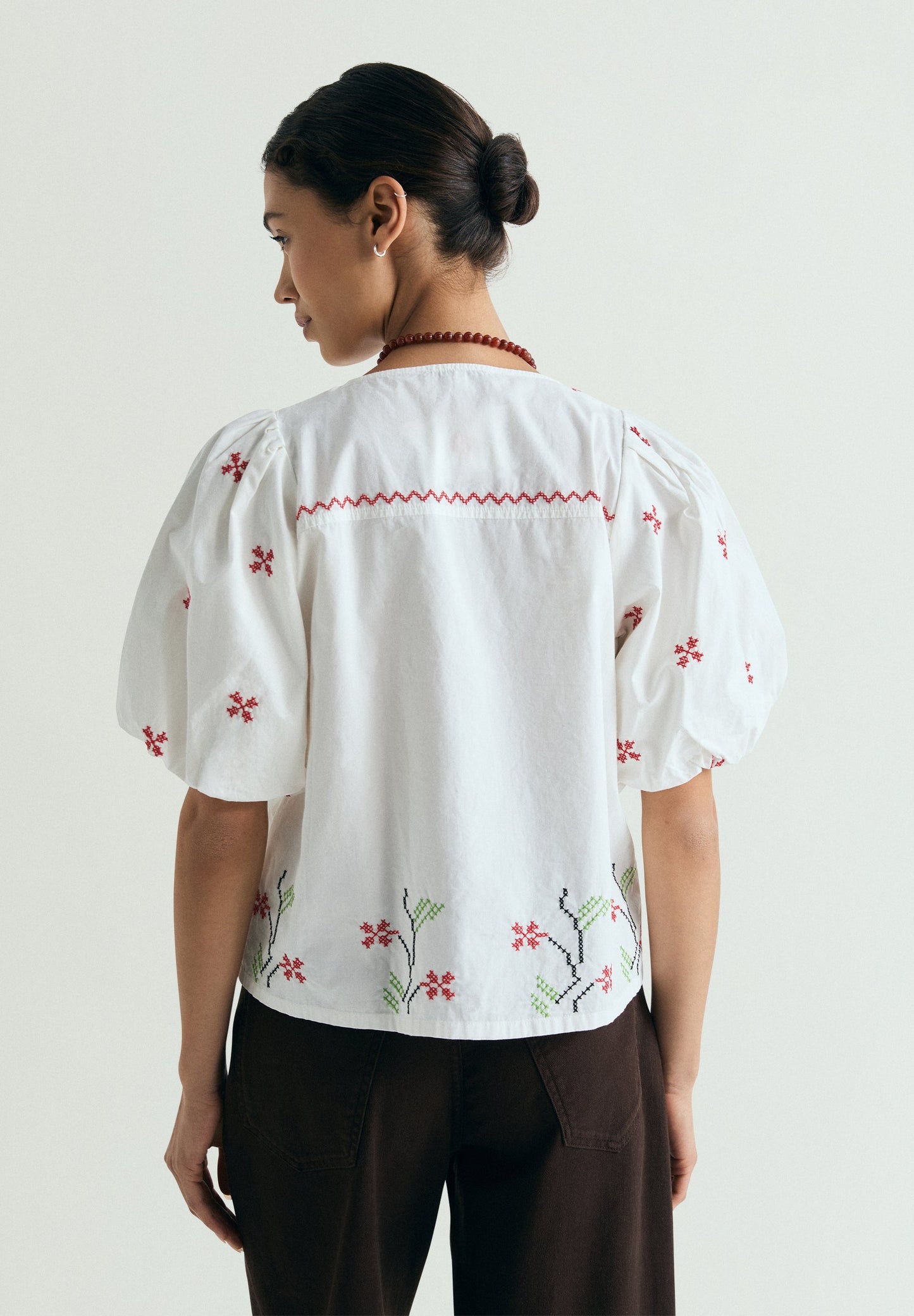 BLUSA BORDADOS FLORAIS