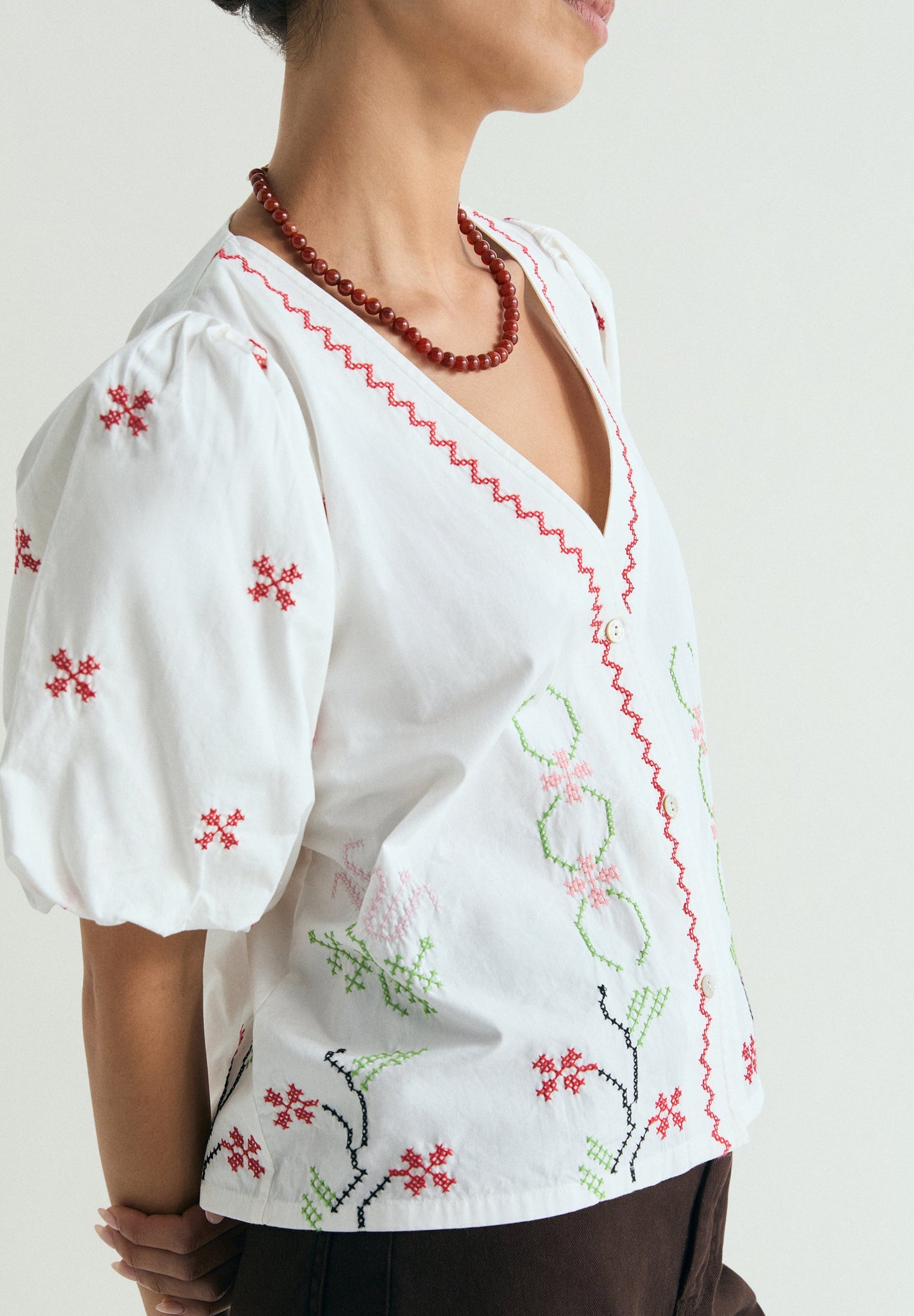 BLUSA BORDADOS FLORAIS