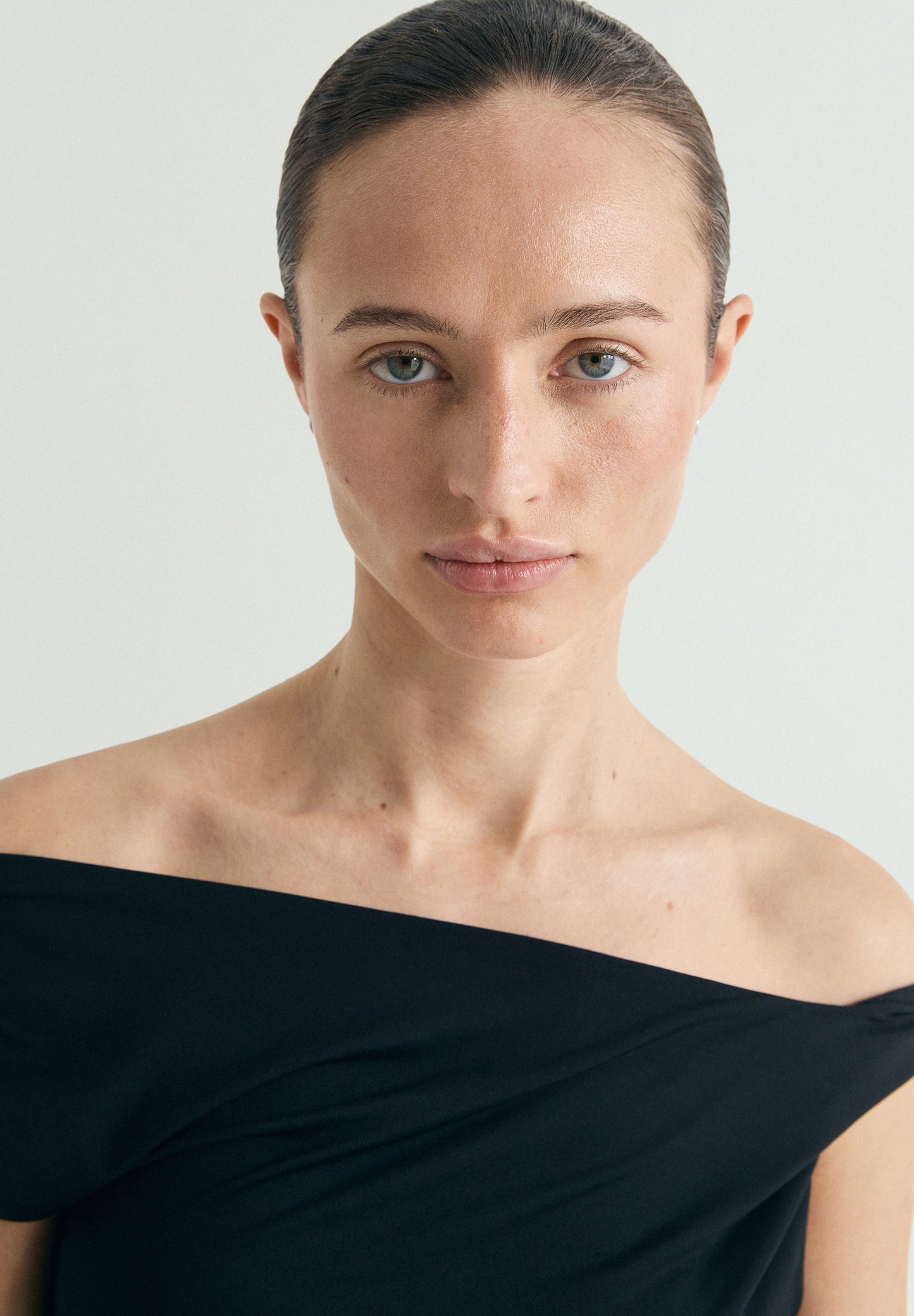 T-SHIRT DRAPEADA ASSIMÉTRICA