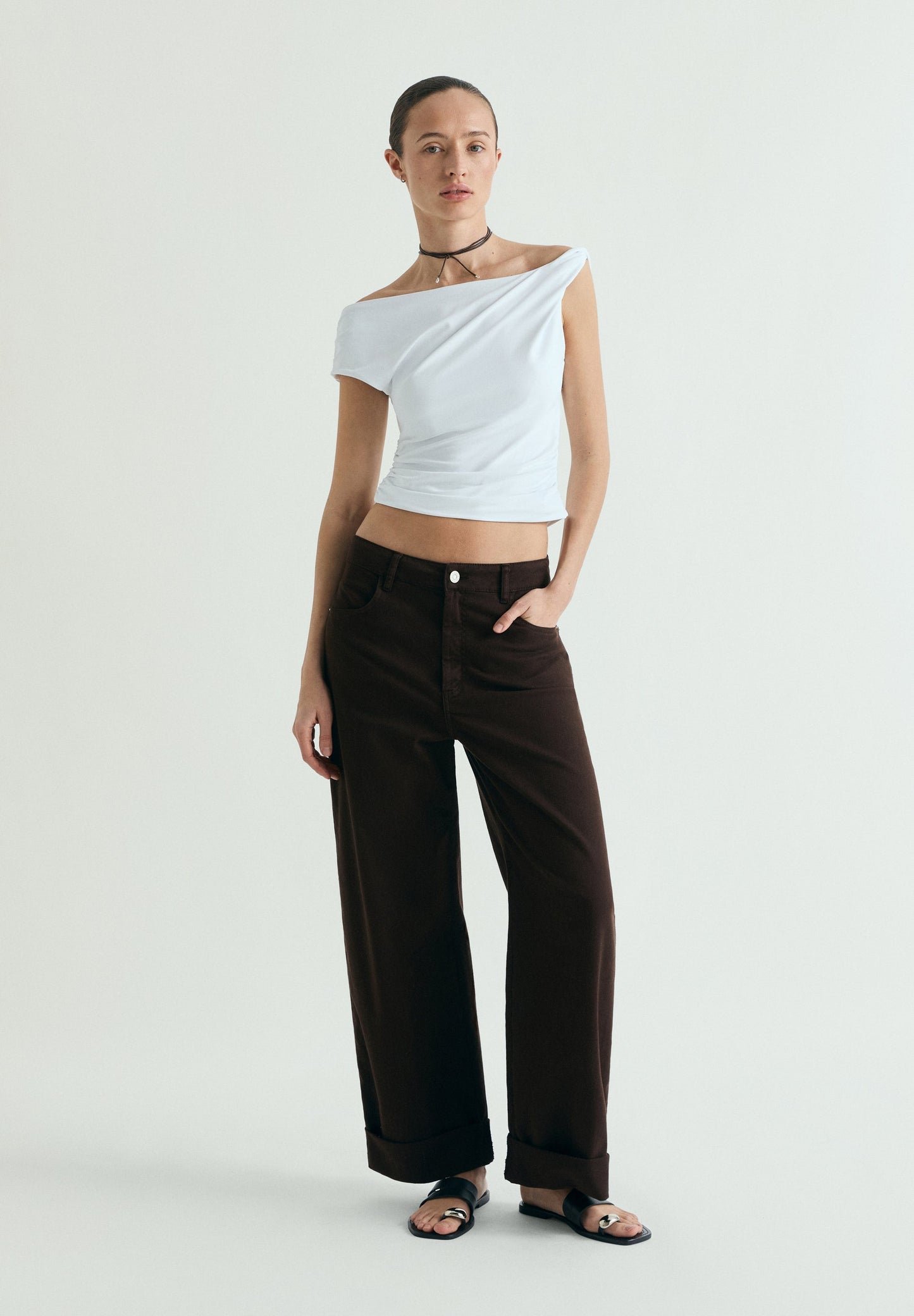 T-SHIRT DRAPEADA ASSIMÉTRICA