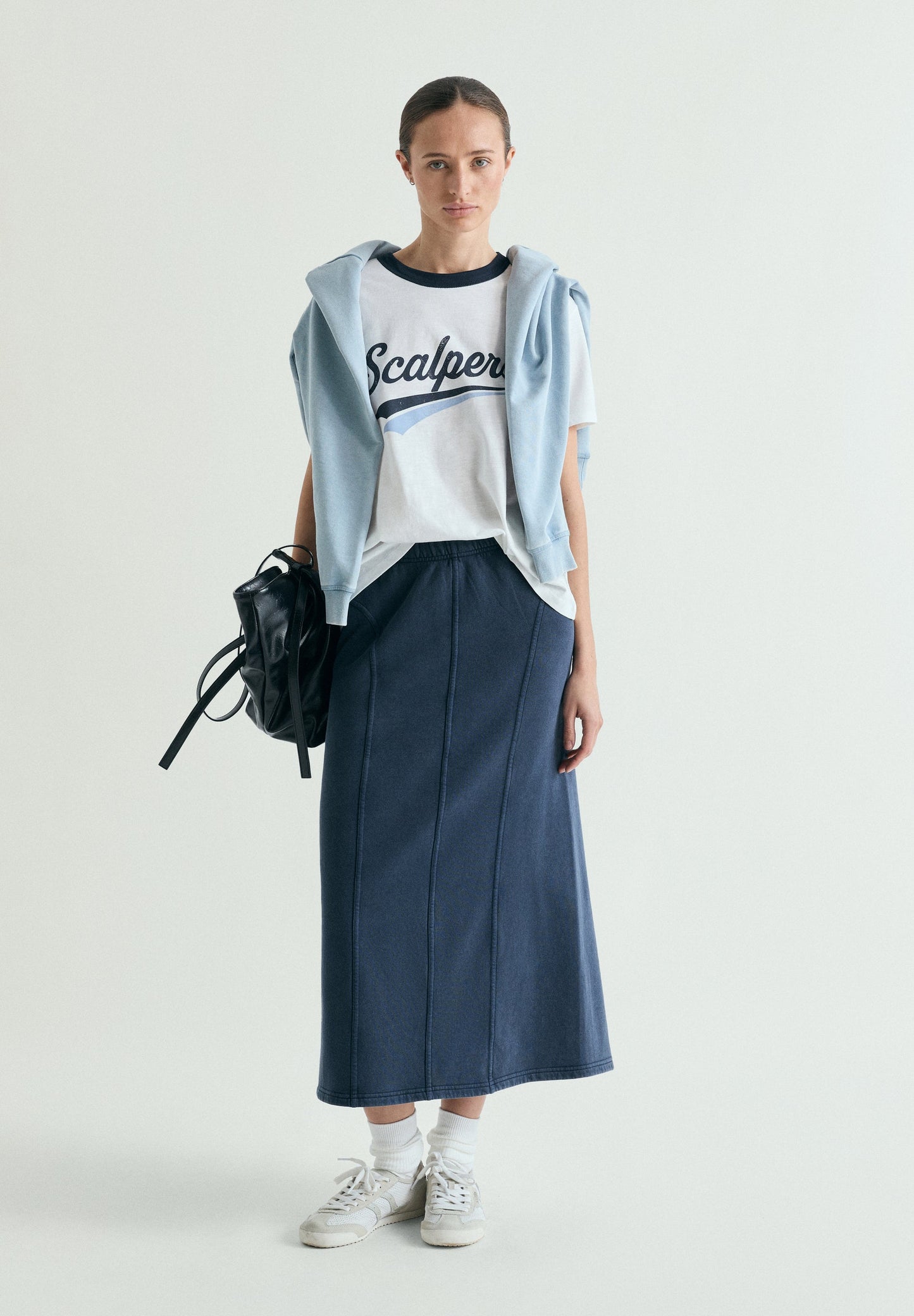 T-SHIRT PADRÃO ÀS RISCAS