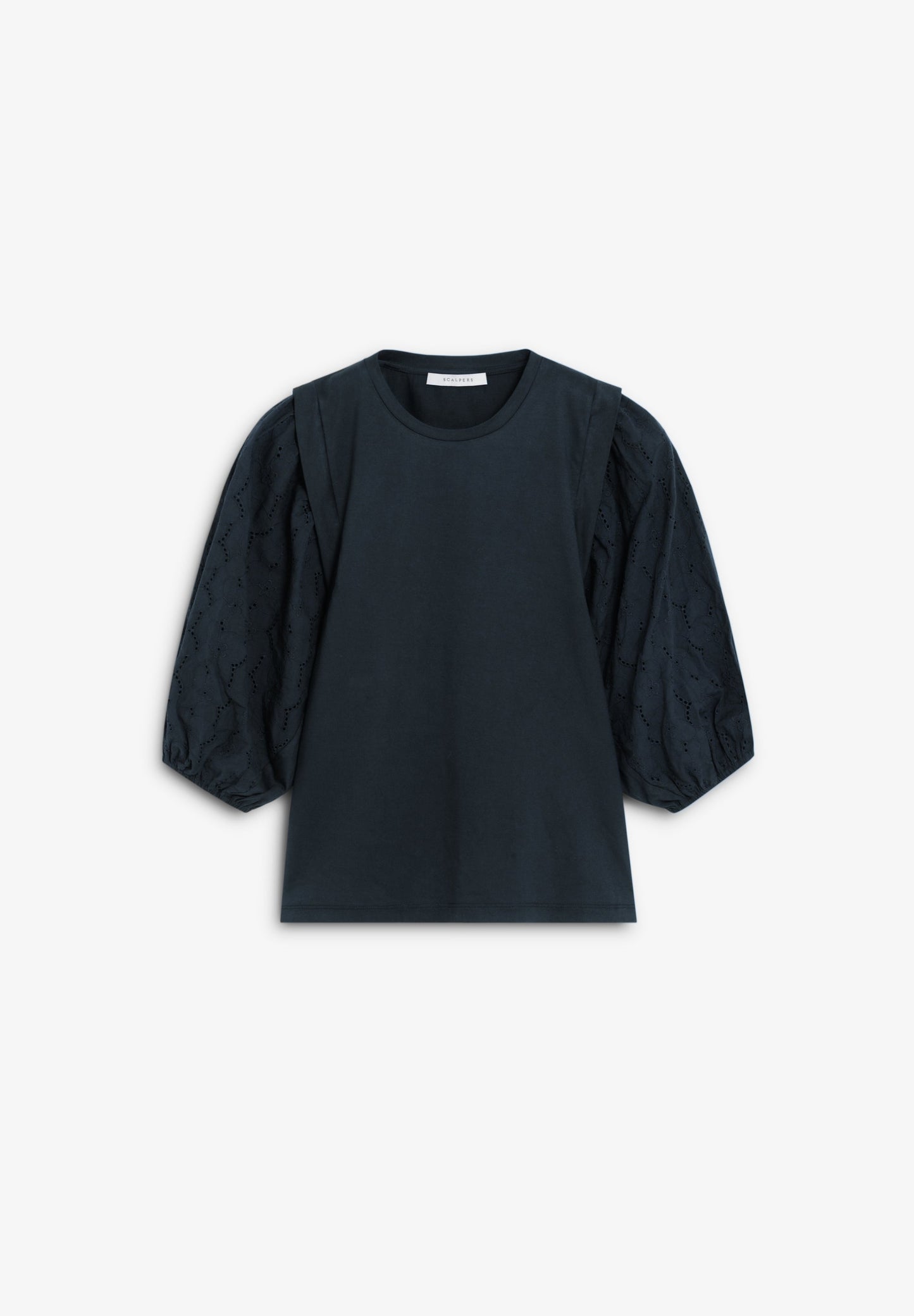 T-SHIRT COM MANGA PERFURADA