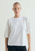T-SHIRT COM MANGA PERFURADA