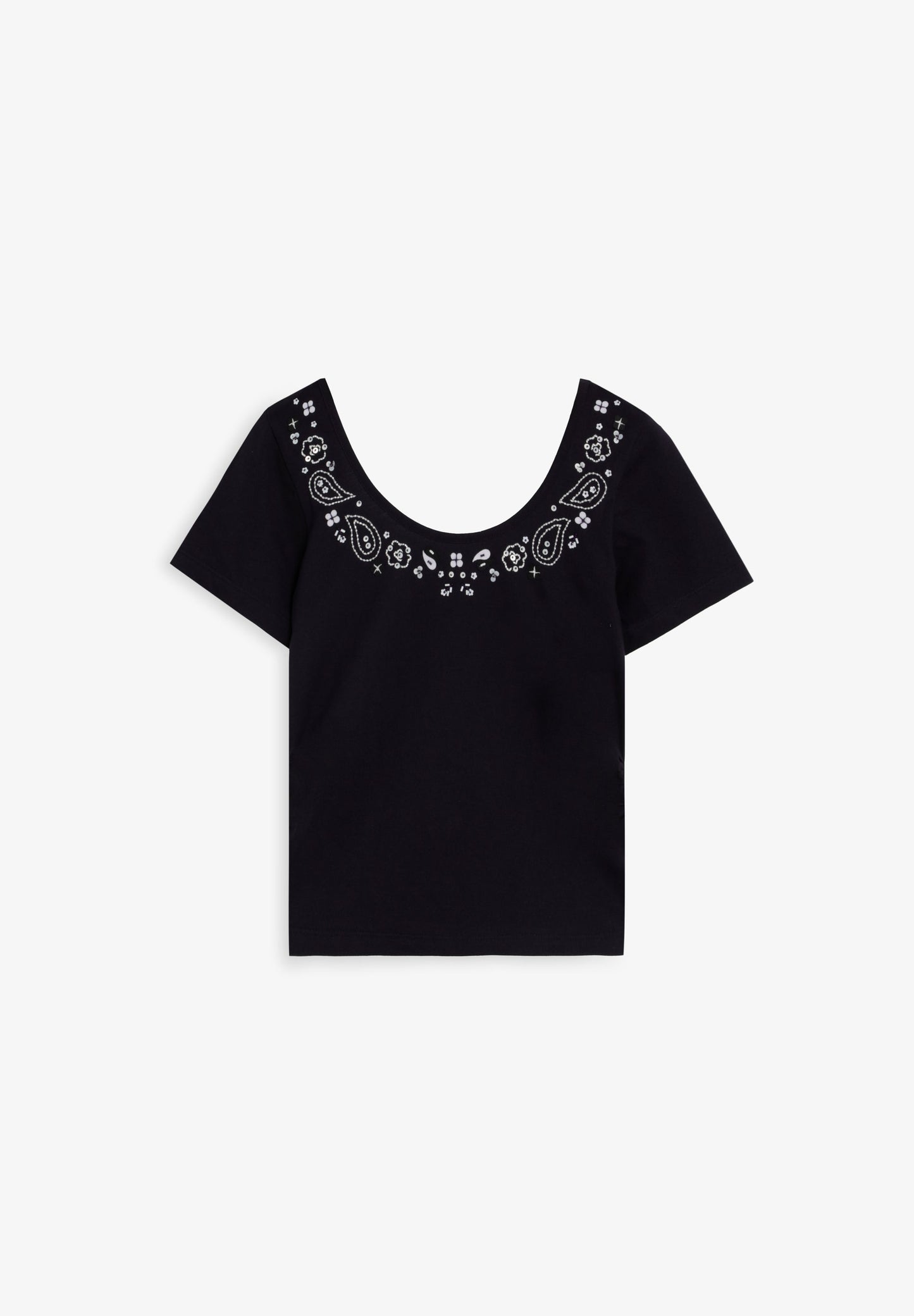 T-SHIRT COM DECOTE REDONDO E MISSANGAS