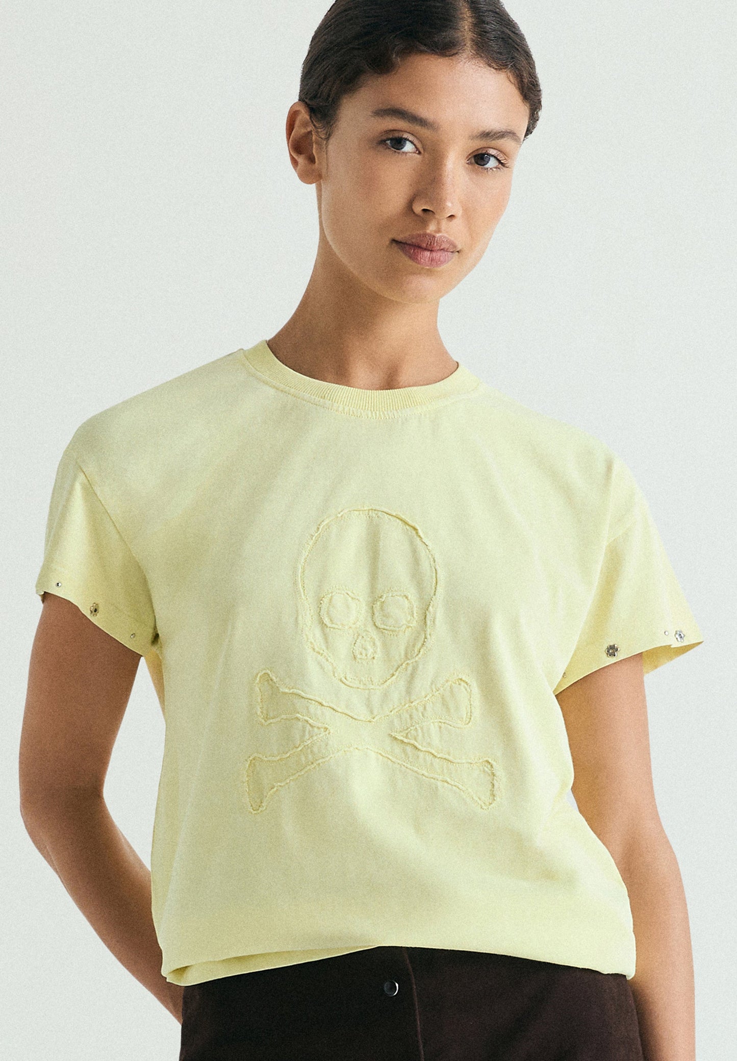 T-SHIRT SKULL COM TACHAS