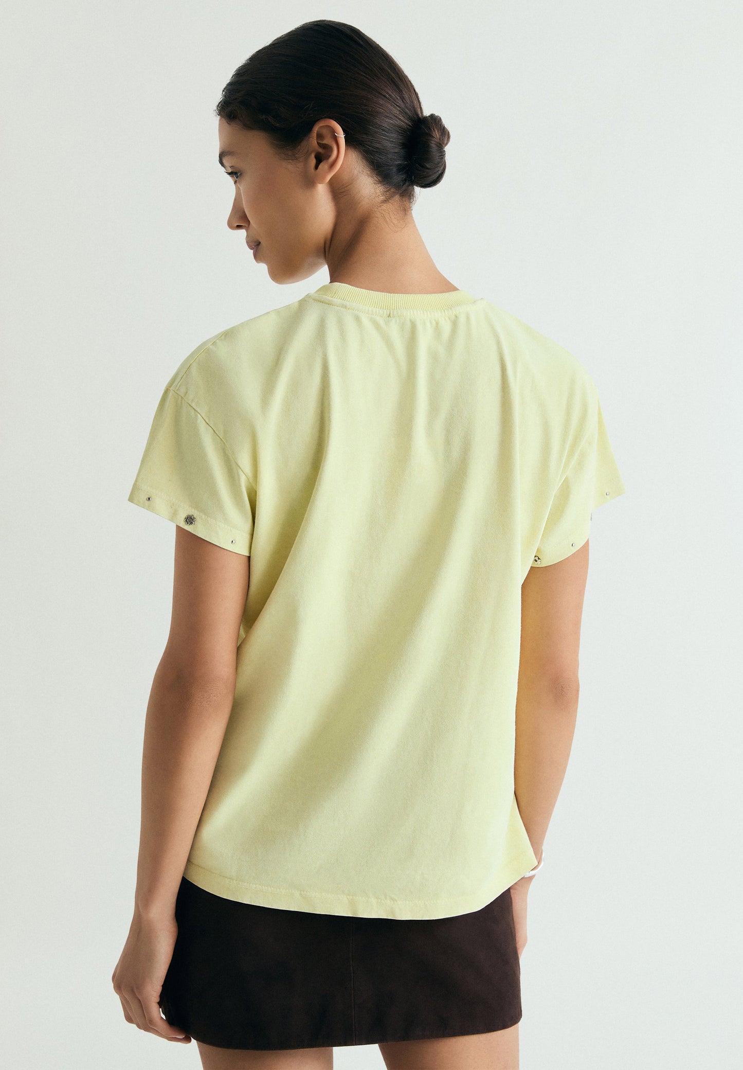 T-SHIRT SKULL COM TACHAS