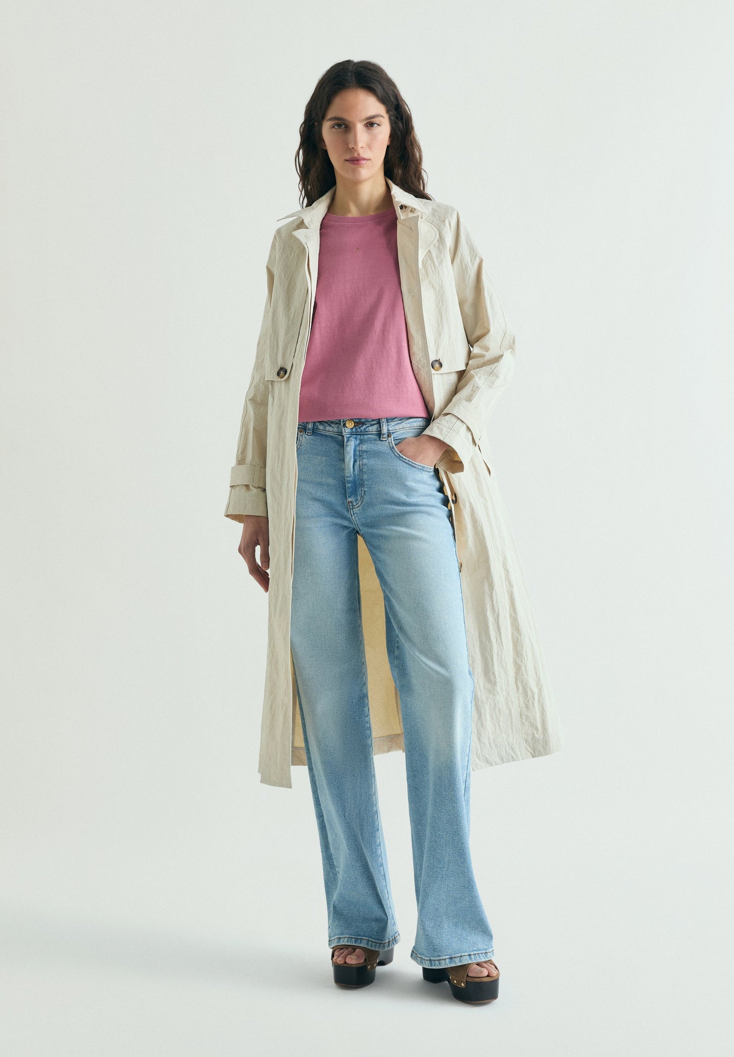 T-SHIRT BÁSICA COM SKULL