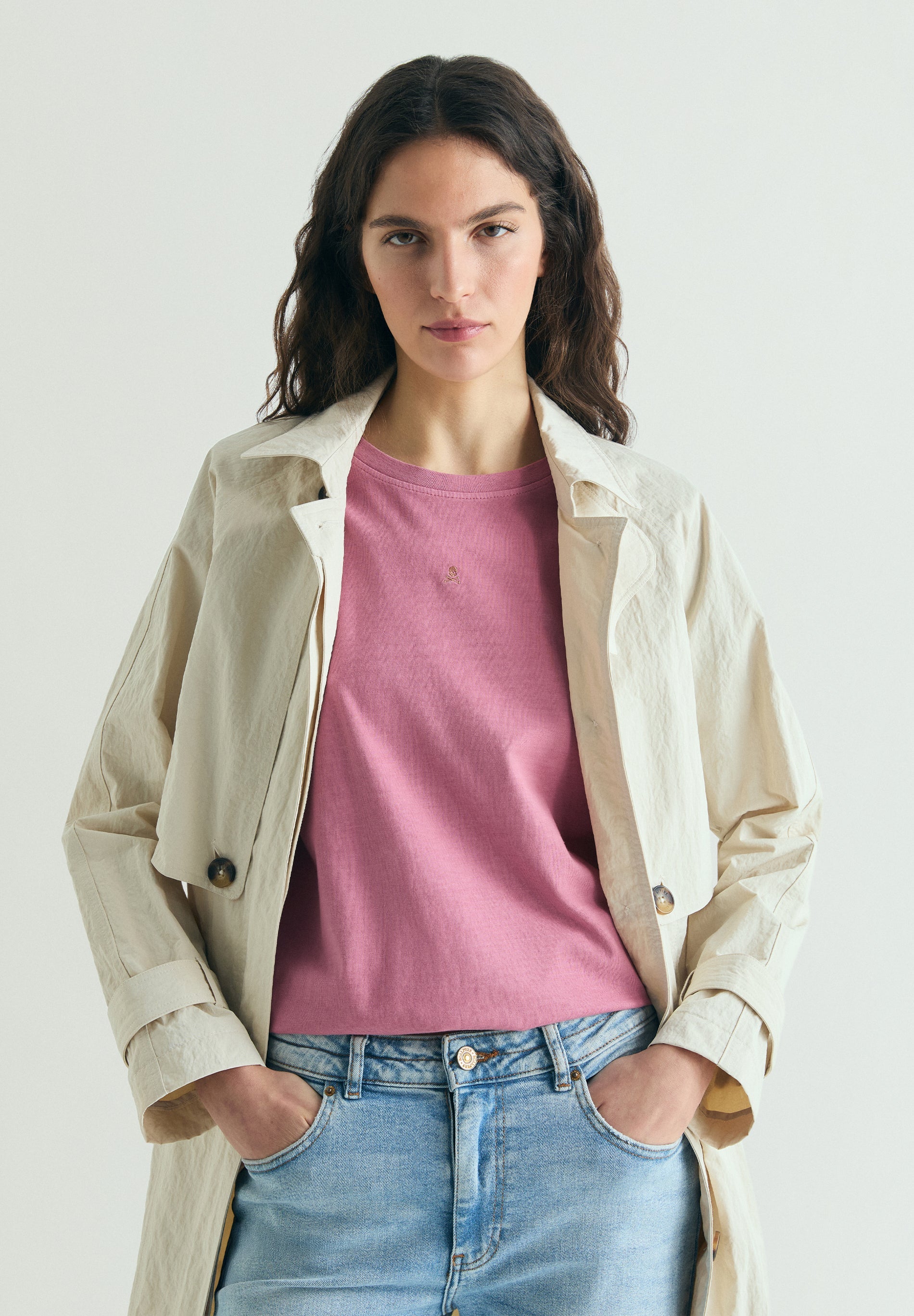 T-SHIRT BÁSICA COM SKULL