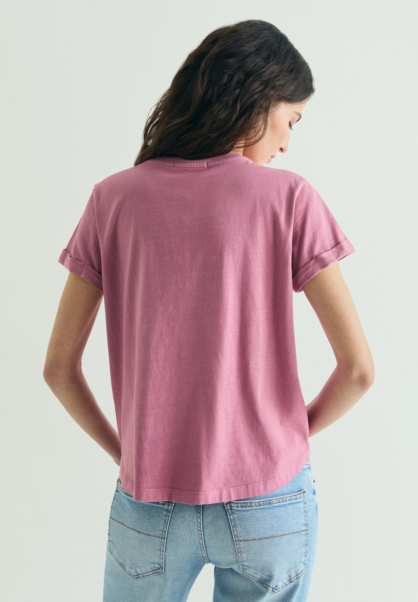 T-SHIRT BÁSICA COM SKULL