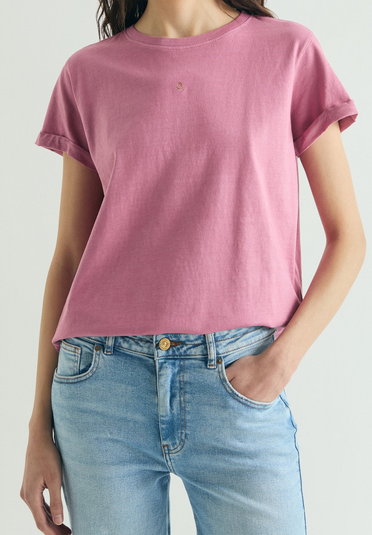 T-SHIRT BÁSICA COM SKULL