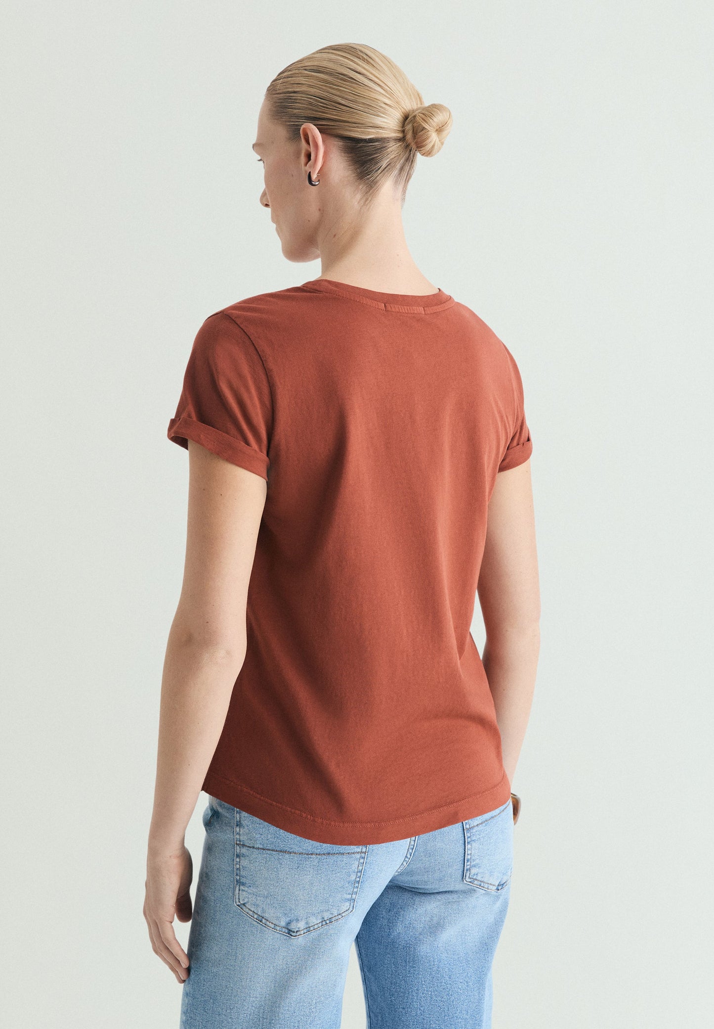 T-SHIRT BÁSICA COM SKULL