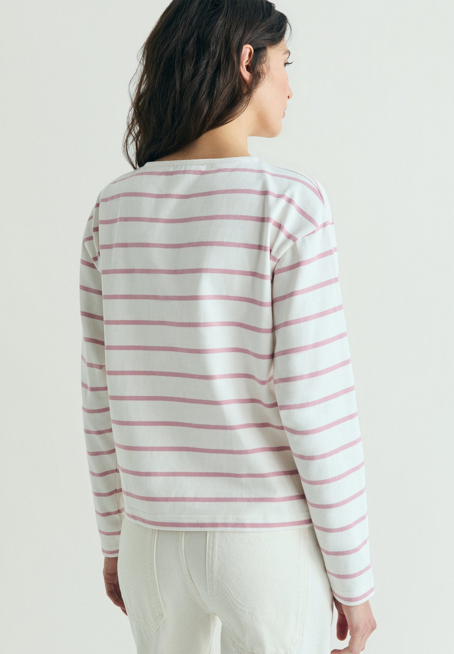 T-SHIRT ÀS RISCAS COM REMENDO