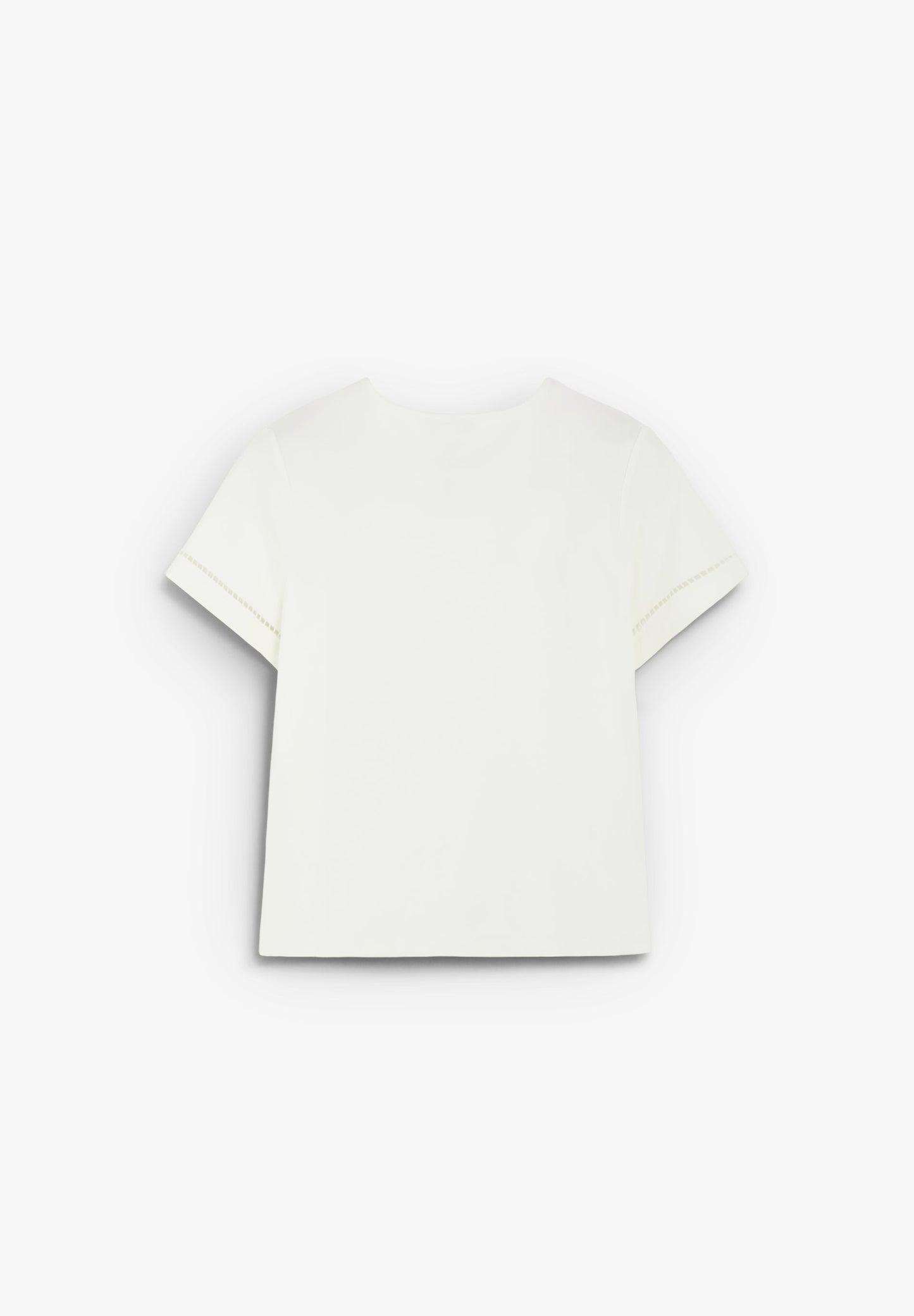 T-SHIRT COM PORMENORES PERFURADOS COM TACHAS