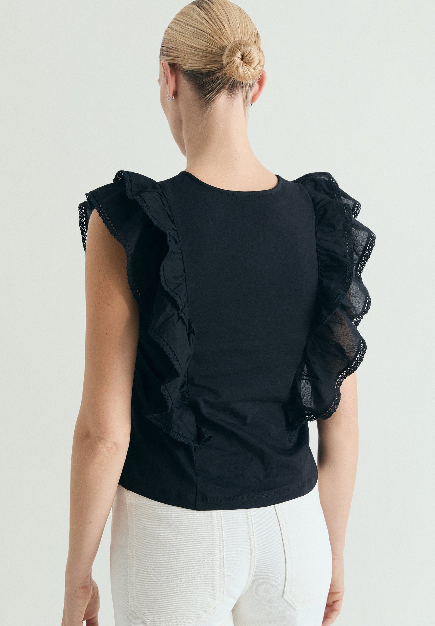T-SHIRT ALGODÃO COM FOLHOS